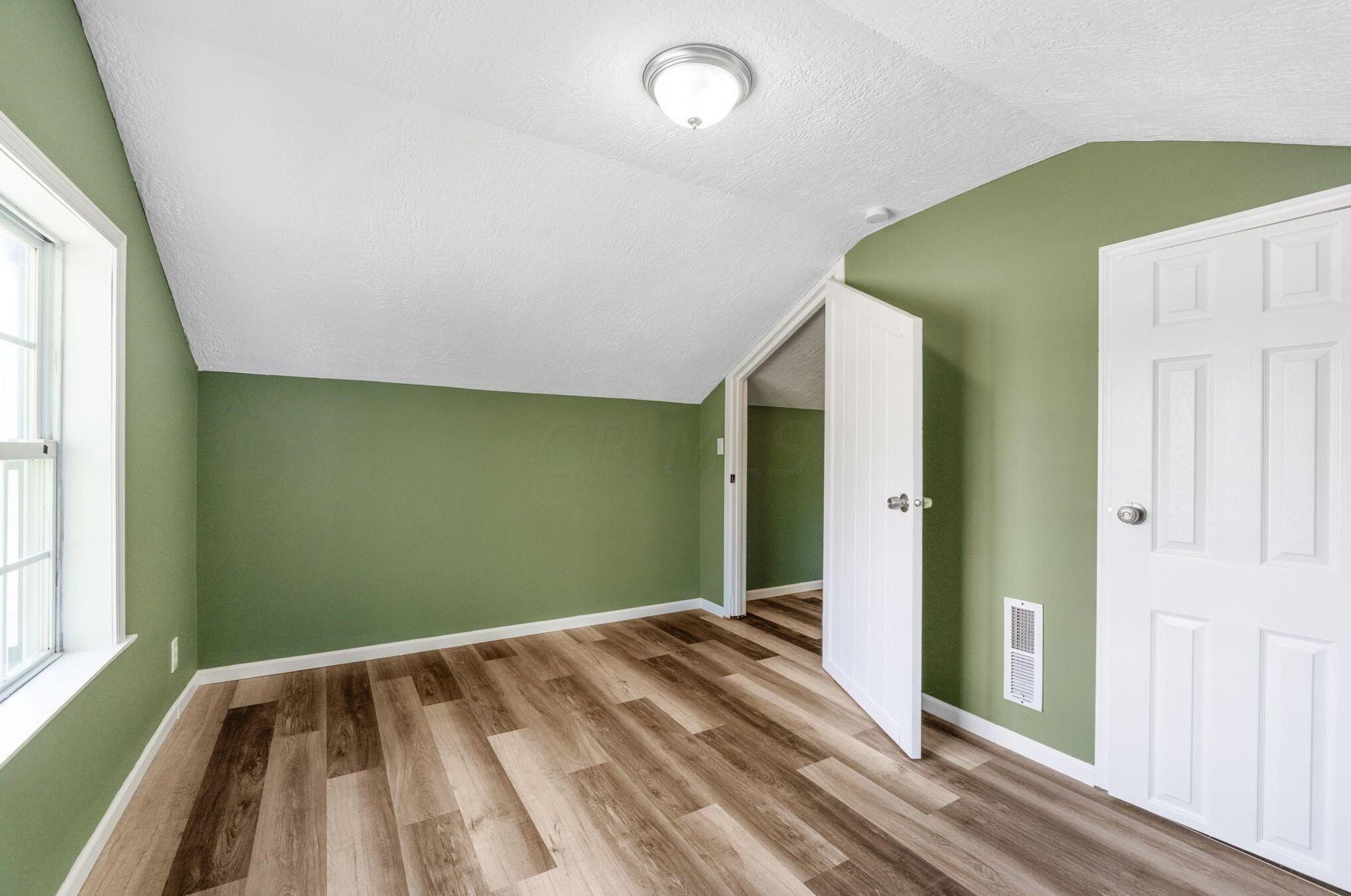 1644 Old Leonard Ave, Columbus OH  43219-2560 exterior