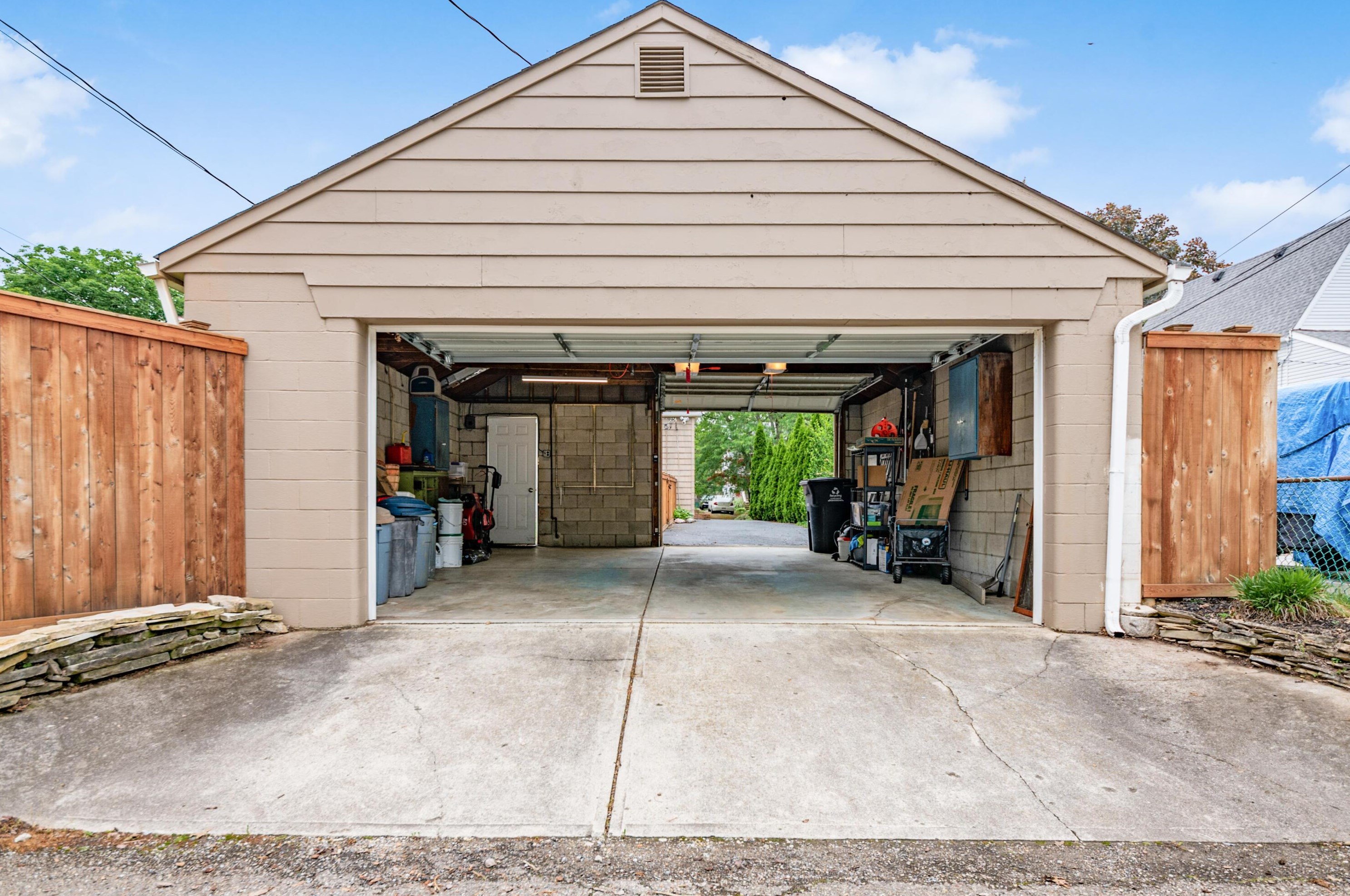 868 Vernon Rd, Columbus OH 43209-2469 exterior