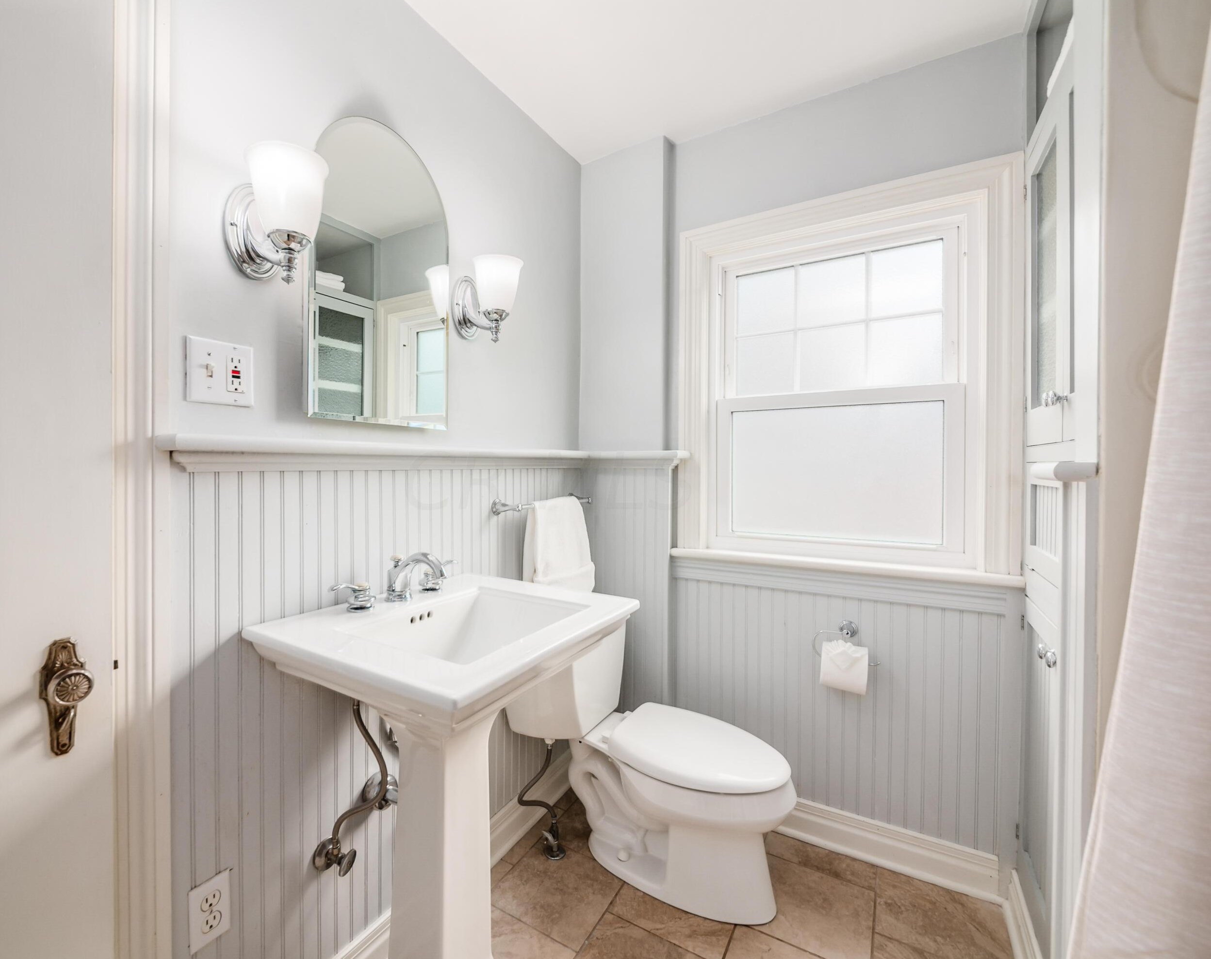 868 Vernon Rd, Columbus OH 43209-2469 exterior