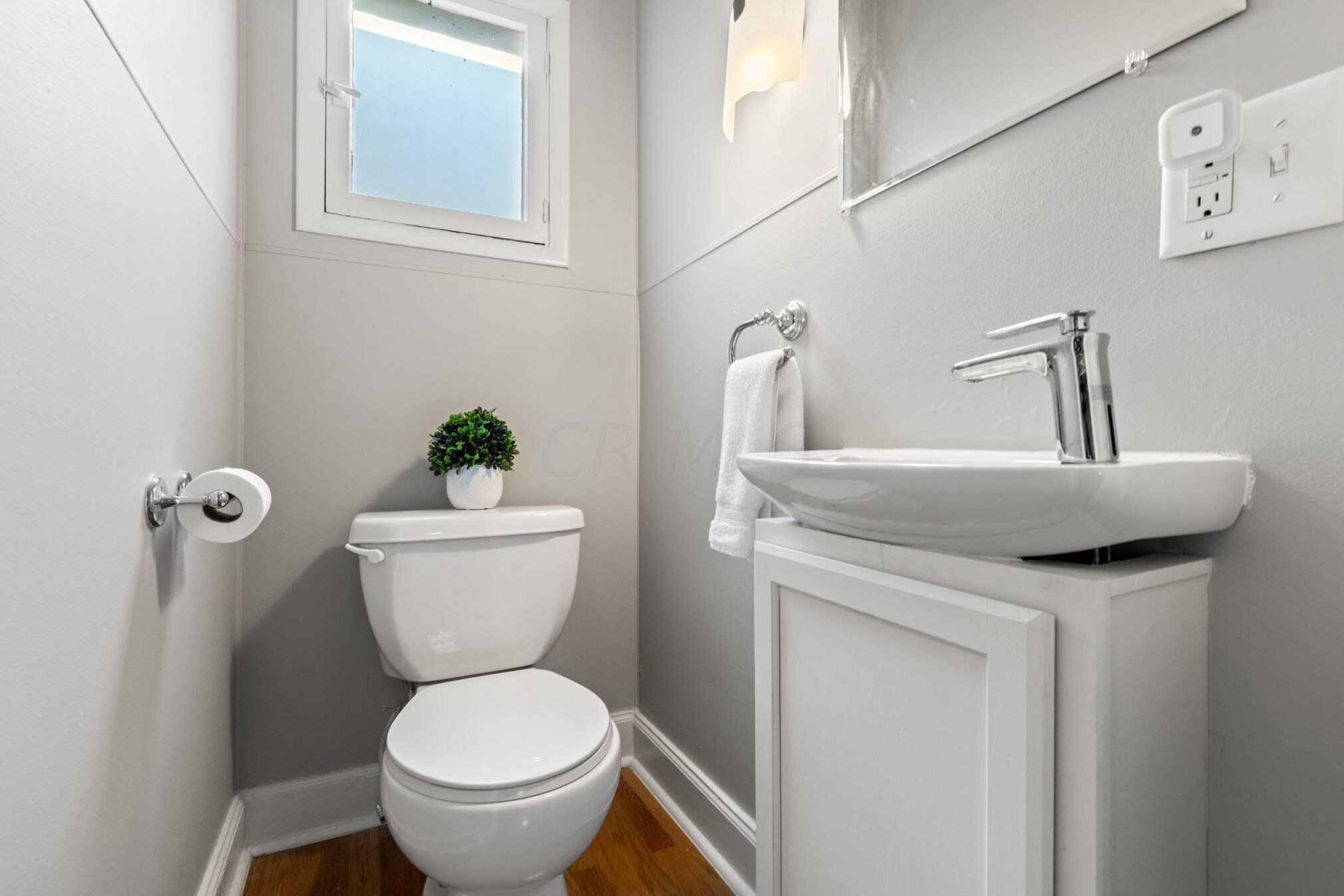 210 Tibet Rd, Columbus OH  43202-1438 exterior