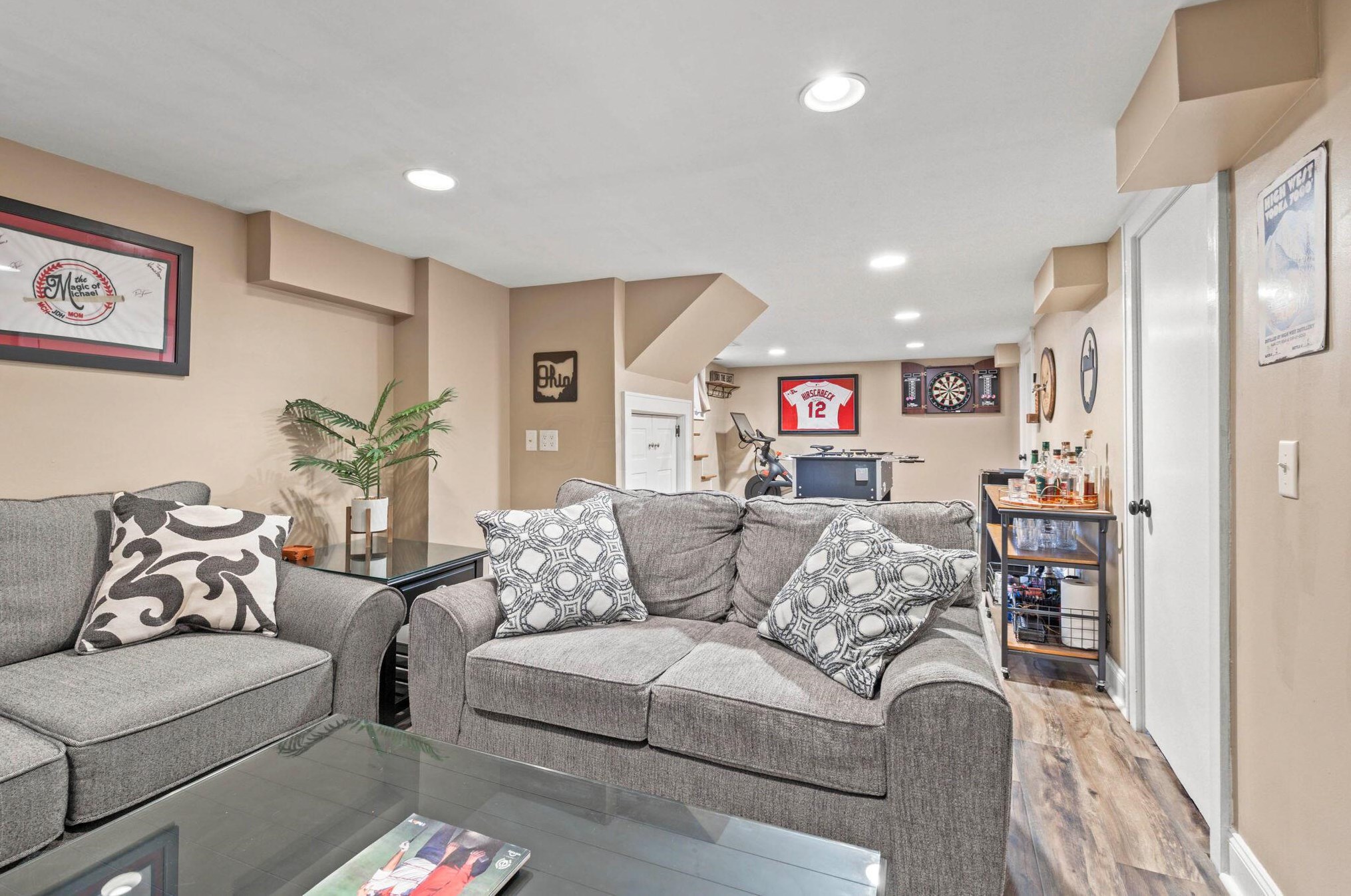 210 Tibet Rd, Columbus OH  43202-1438 exterior