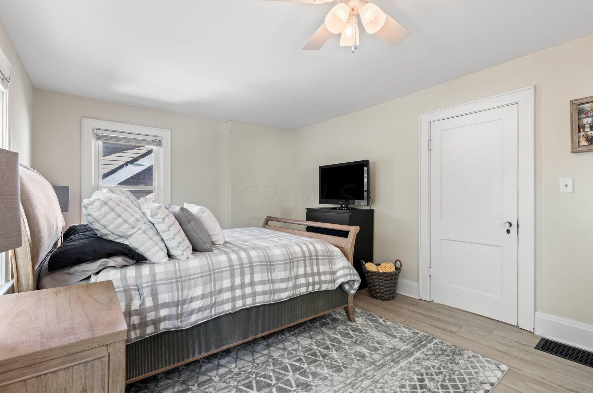 210 Tibet Rd, Columbus OH  43202-1438 exterior