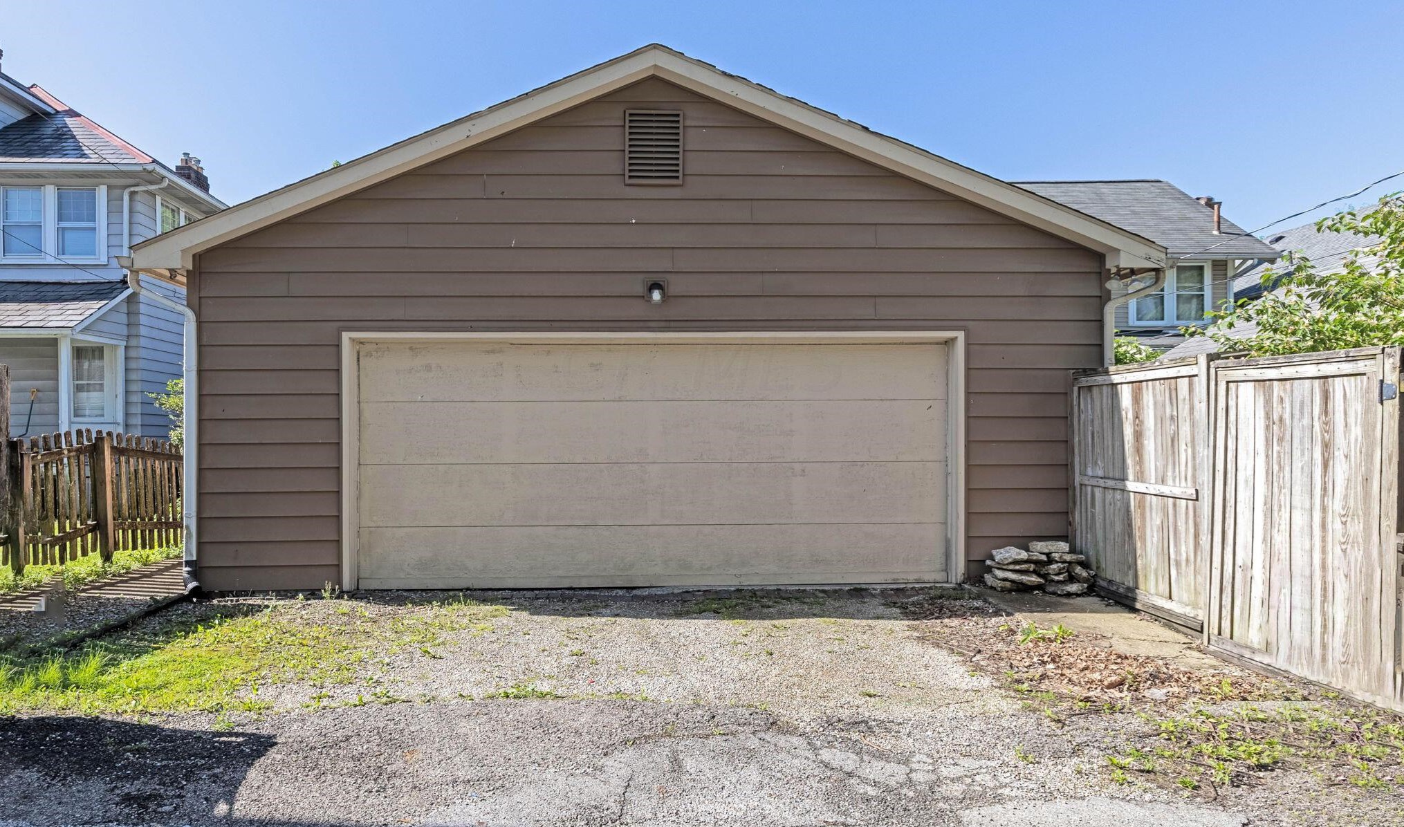 210 Tibet Rd, Columbus OH  43202-1438 exterior