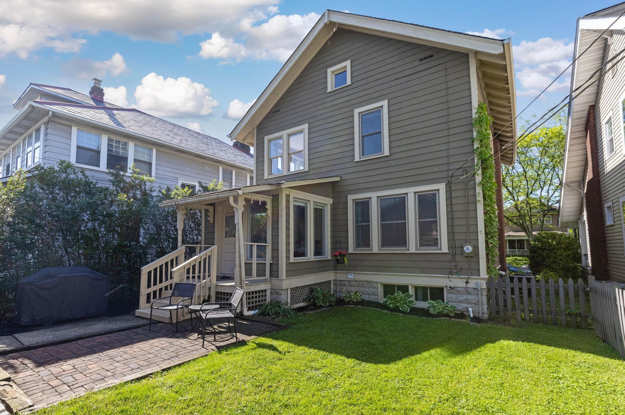 210 Tibet Rd, Columbus OH  43202-1438 exterior