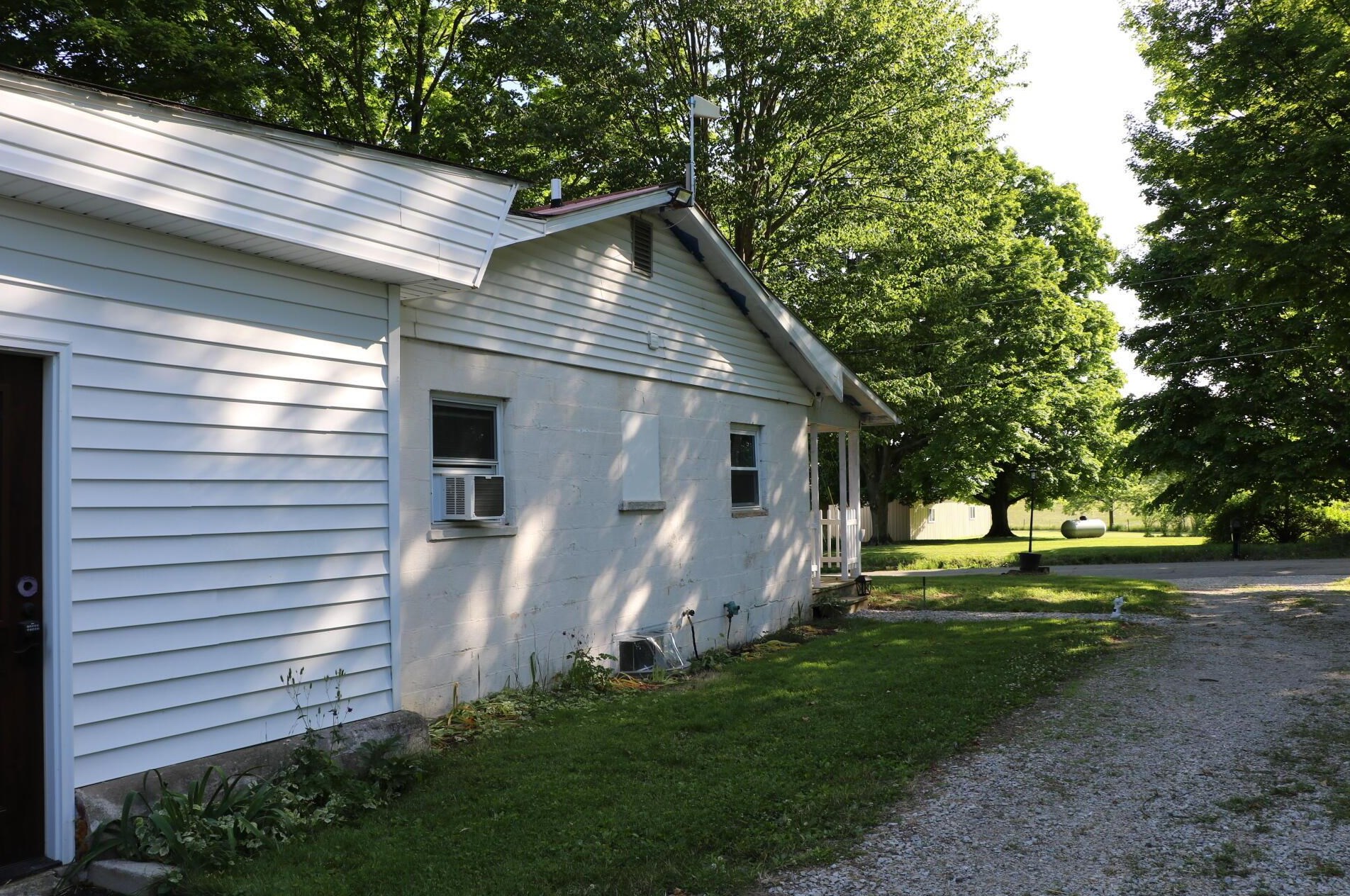 17818 Old Mansfield Rd, Fredricktwn OH  43019-9779 exterior