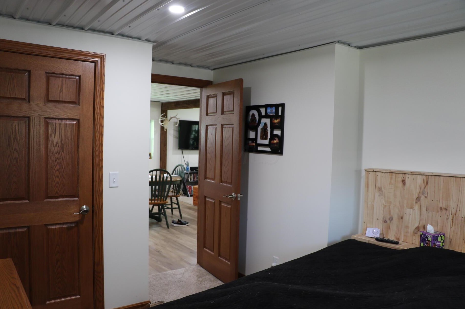 17818 Old Mansfield Rd, Fredricktwn OH  43019-9779 exterior