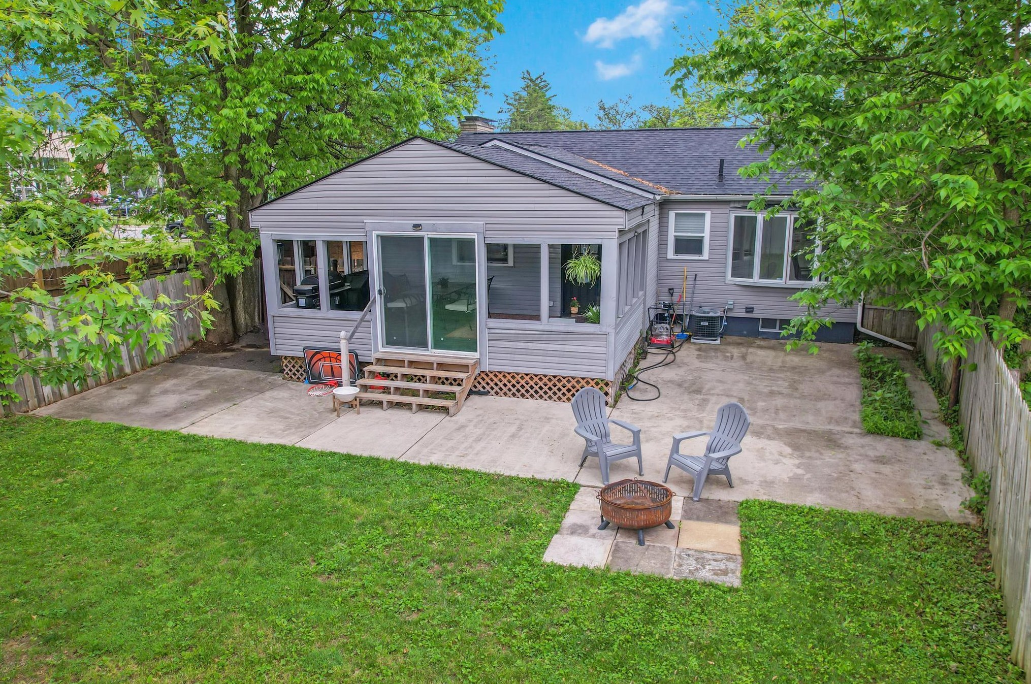 745 Kingsbury Pl, Columbus OH  43209-2659 exterior