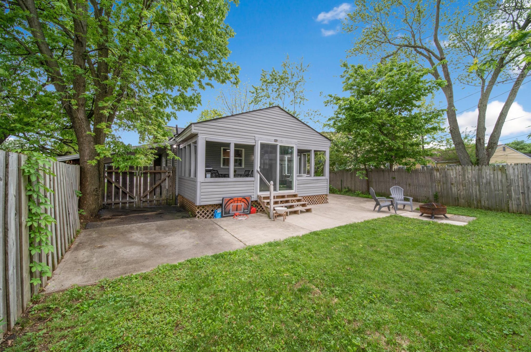 745 Kingsbury Pl, Columbus OH  43209-2659 exterior