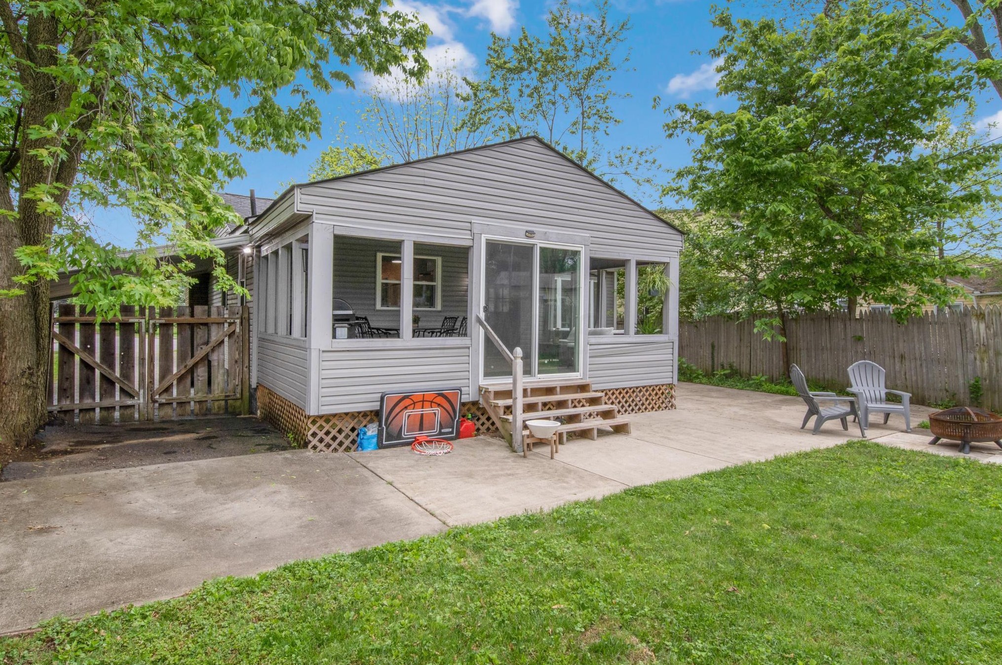 745 Kingsbury Pl, Columbus OH  43209-2659 exterior