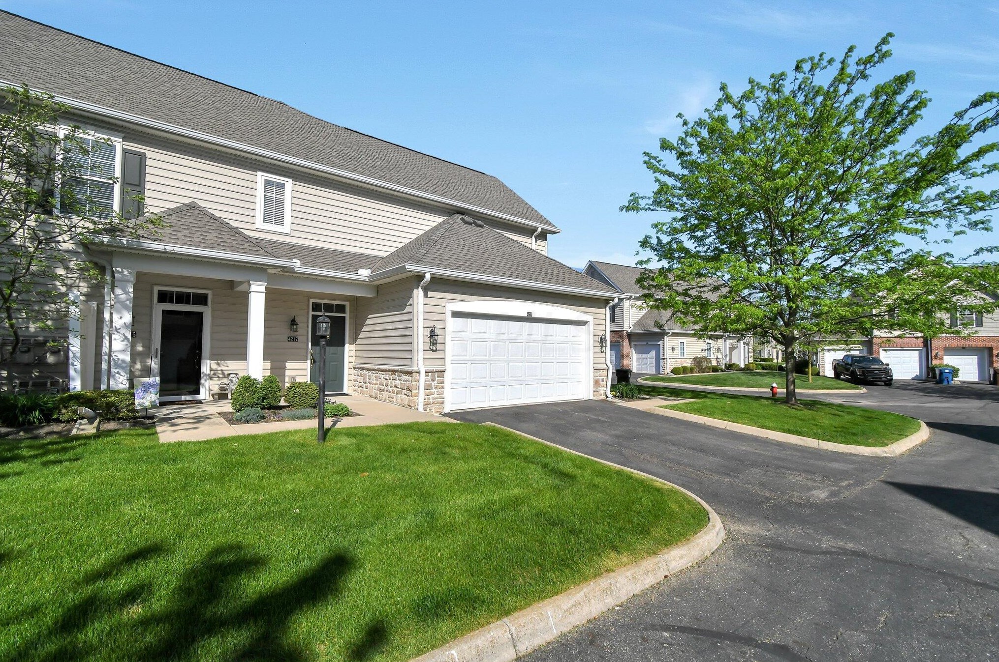 4217 Bradhurst Dr, Dublin OH  43016-6165 exterior