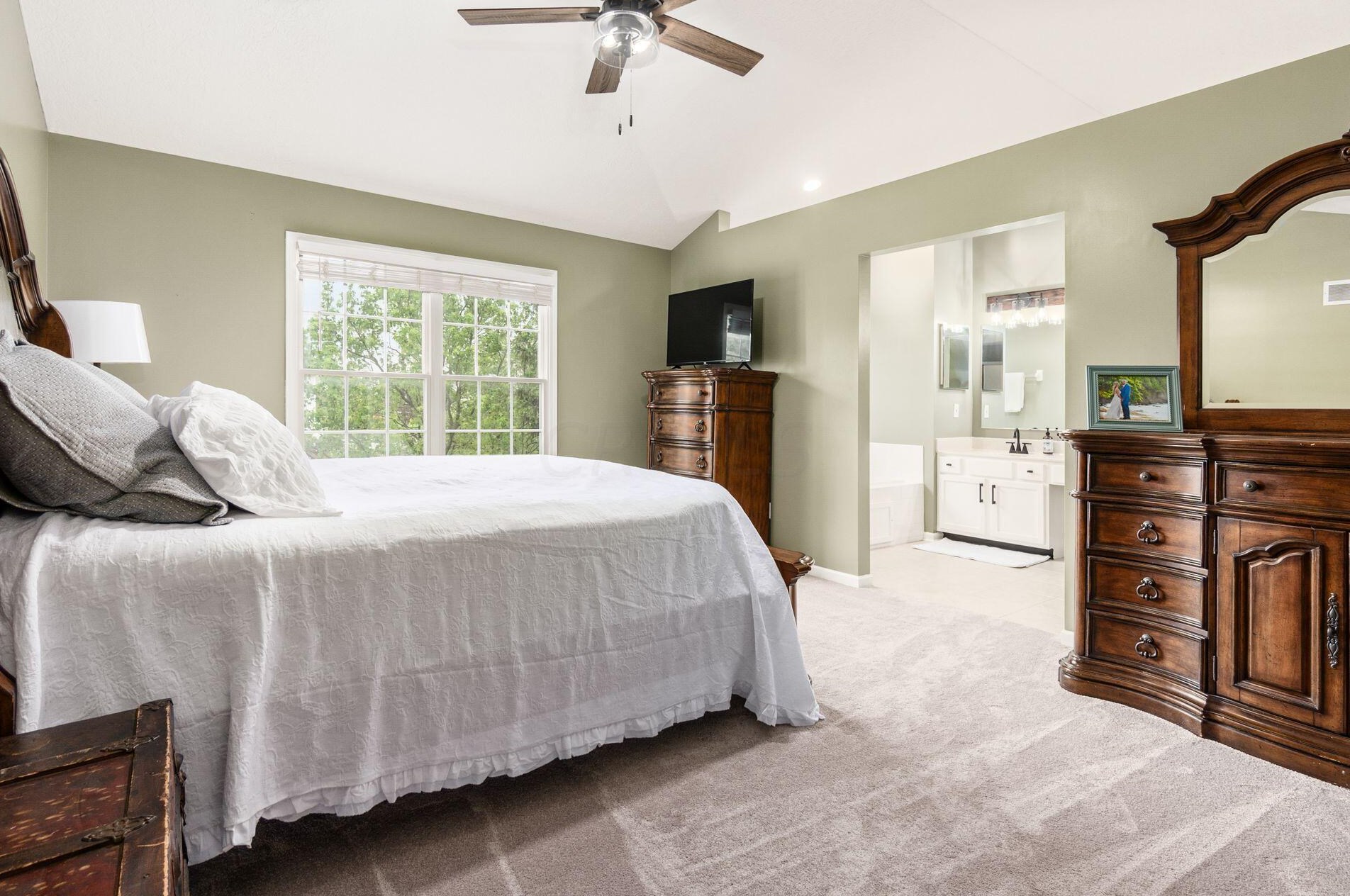 4062 Treebrook Dr, Hilliard OH  43026-7312 exterior