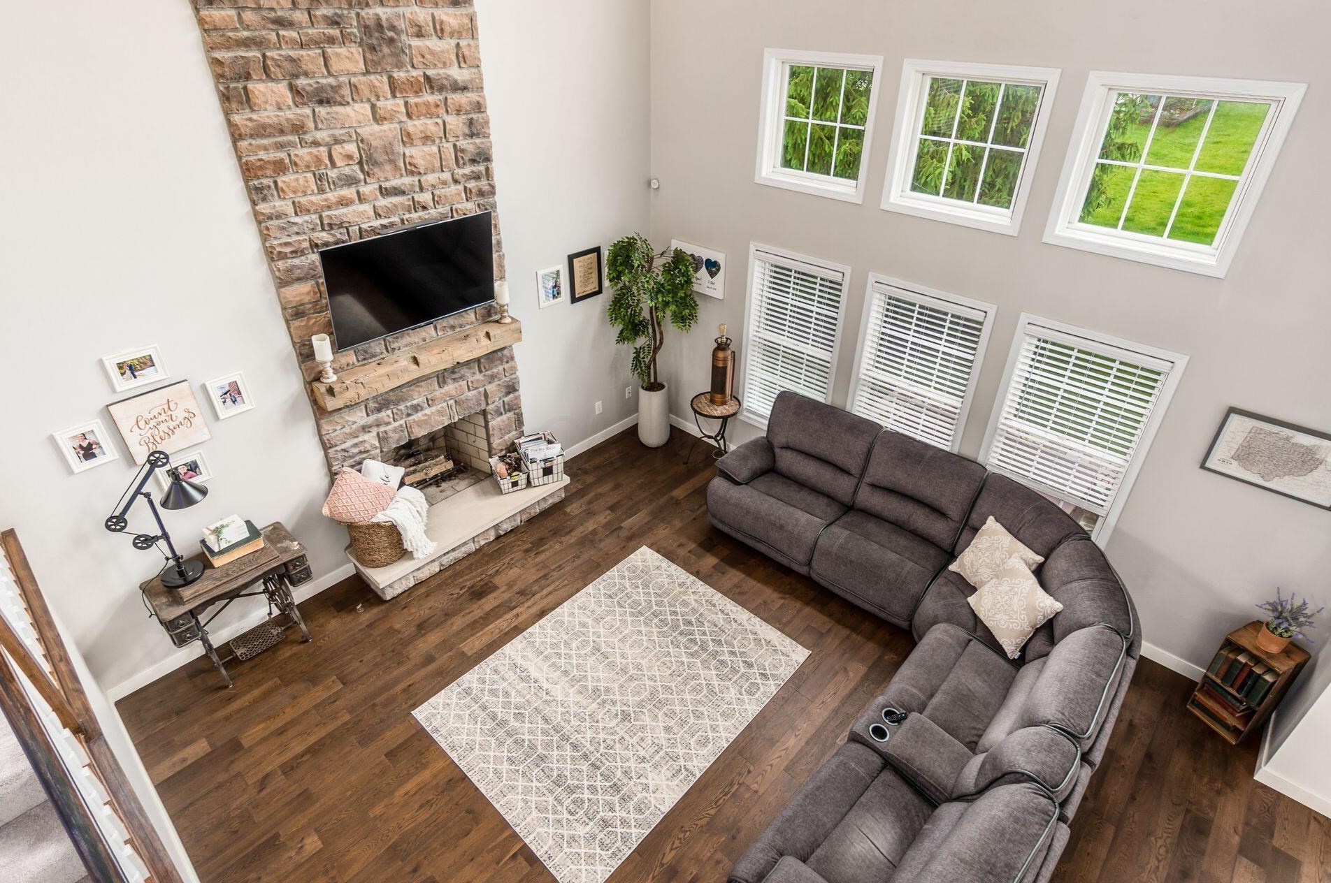 4062 Treebrook Dr, Hilliard OH  43026-7312 exterior