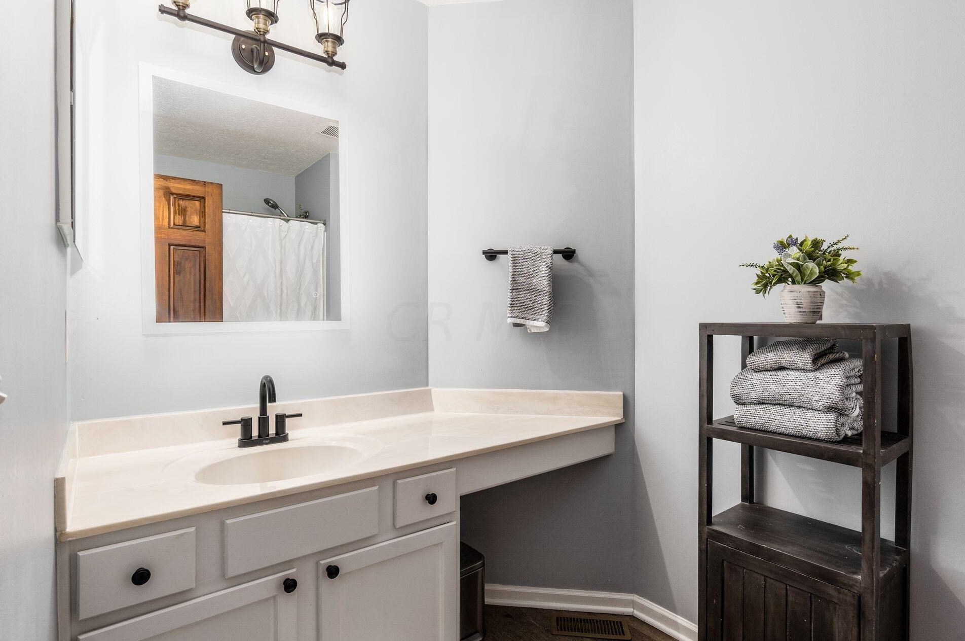 4062 Treebrook Dr, Hilliard OH  43026-7312 exterior