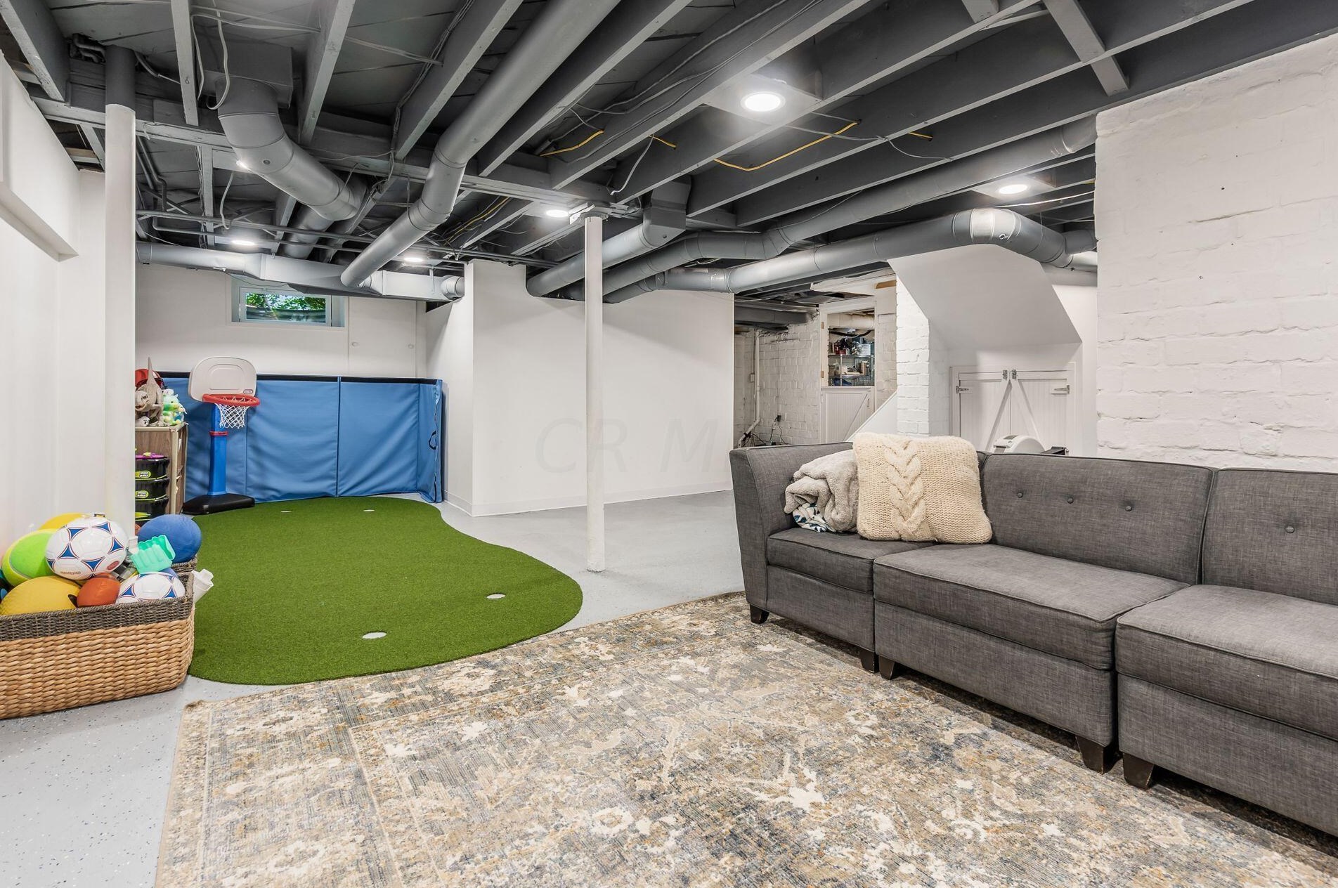 373 Drexel Ave, Columbus OH 43209-1046 exterior