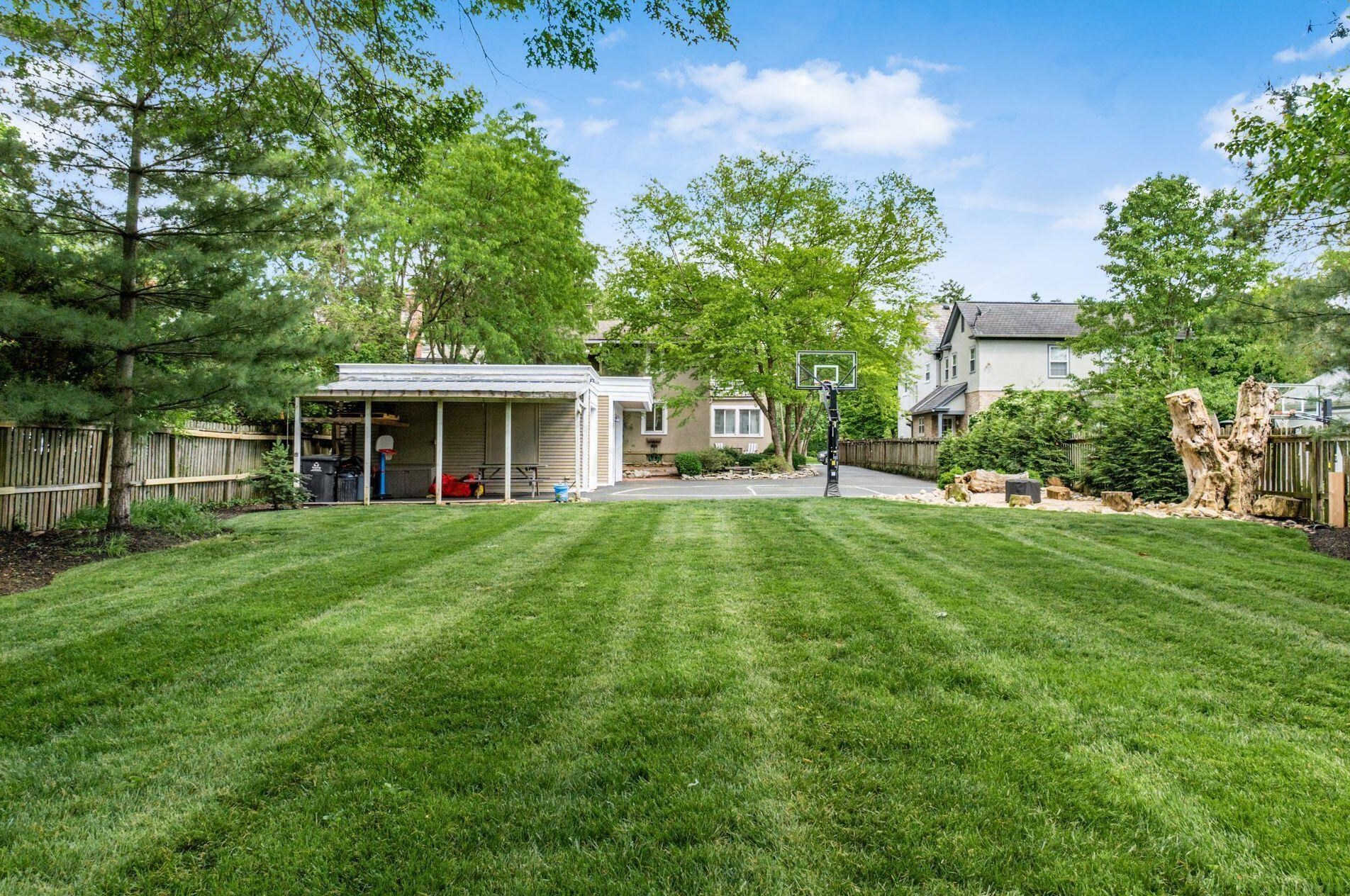 373 Drexel Ave, Columbus OH 43209-1046 exterior