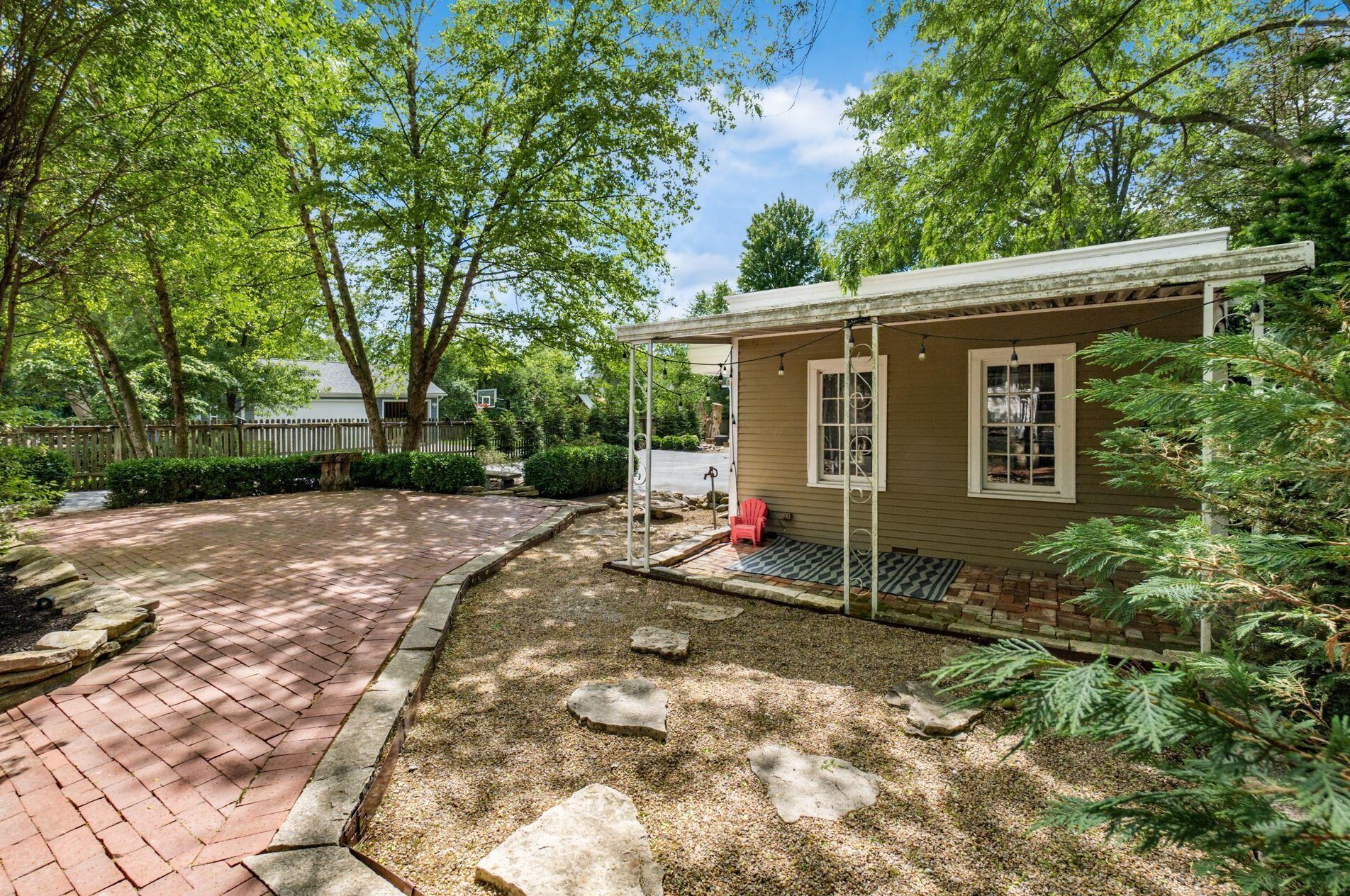 373 Drexel Ave, Columbus OH 43209-1046 exterior