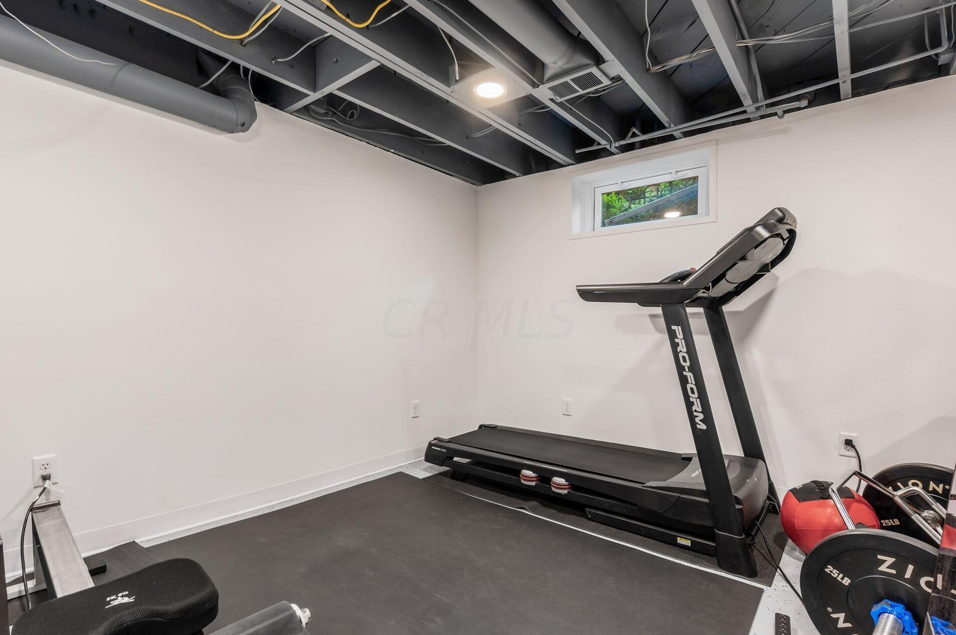 373 Drexel Ave, Columbus OH 43209-1046 exterior