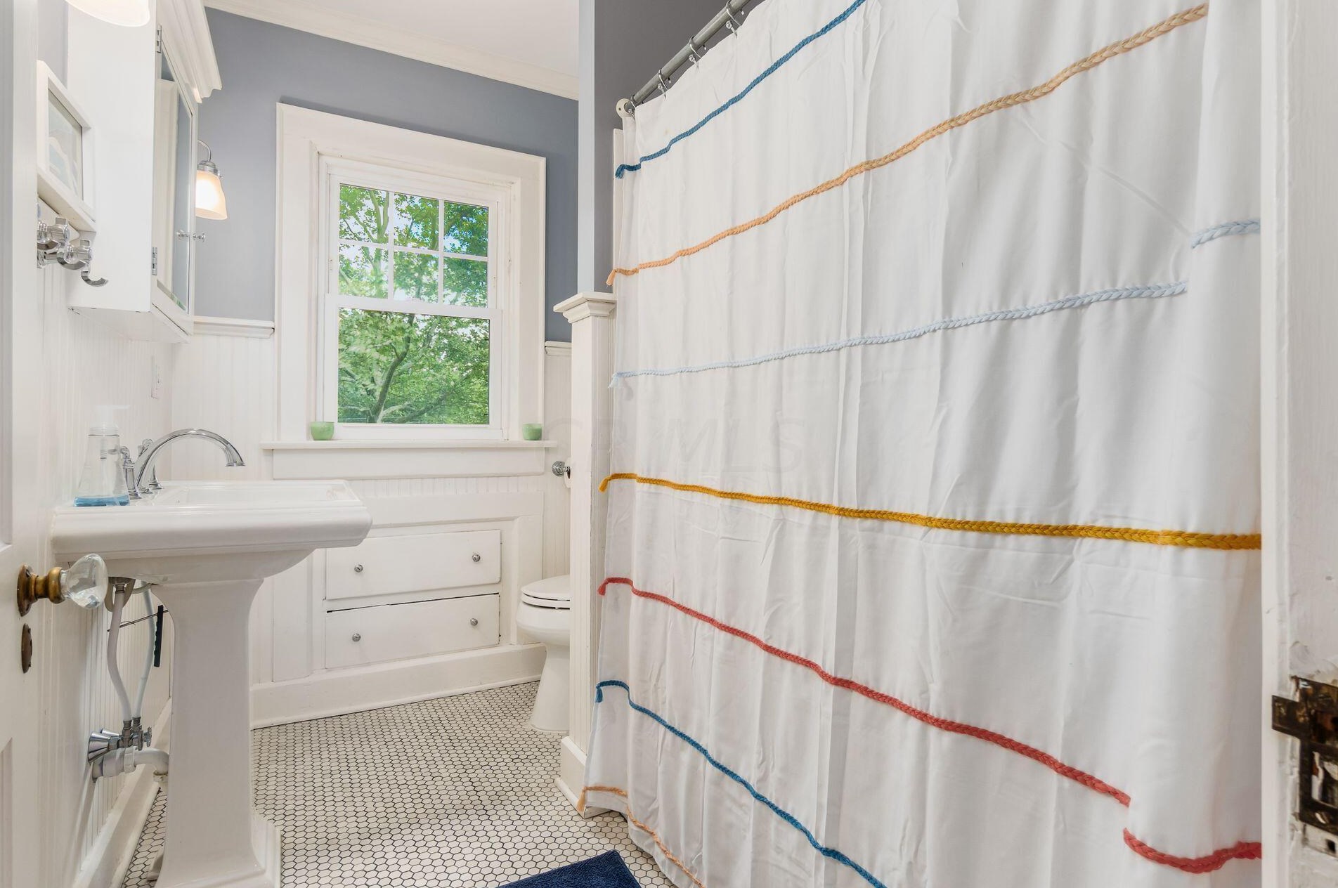 373 Drexel Ave, Columbus OH 43209-1046 exterior