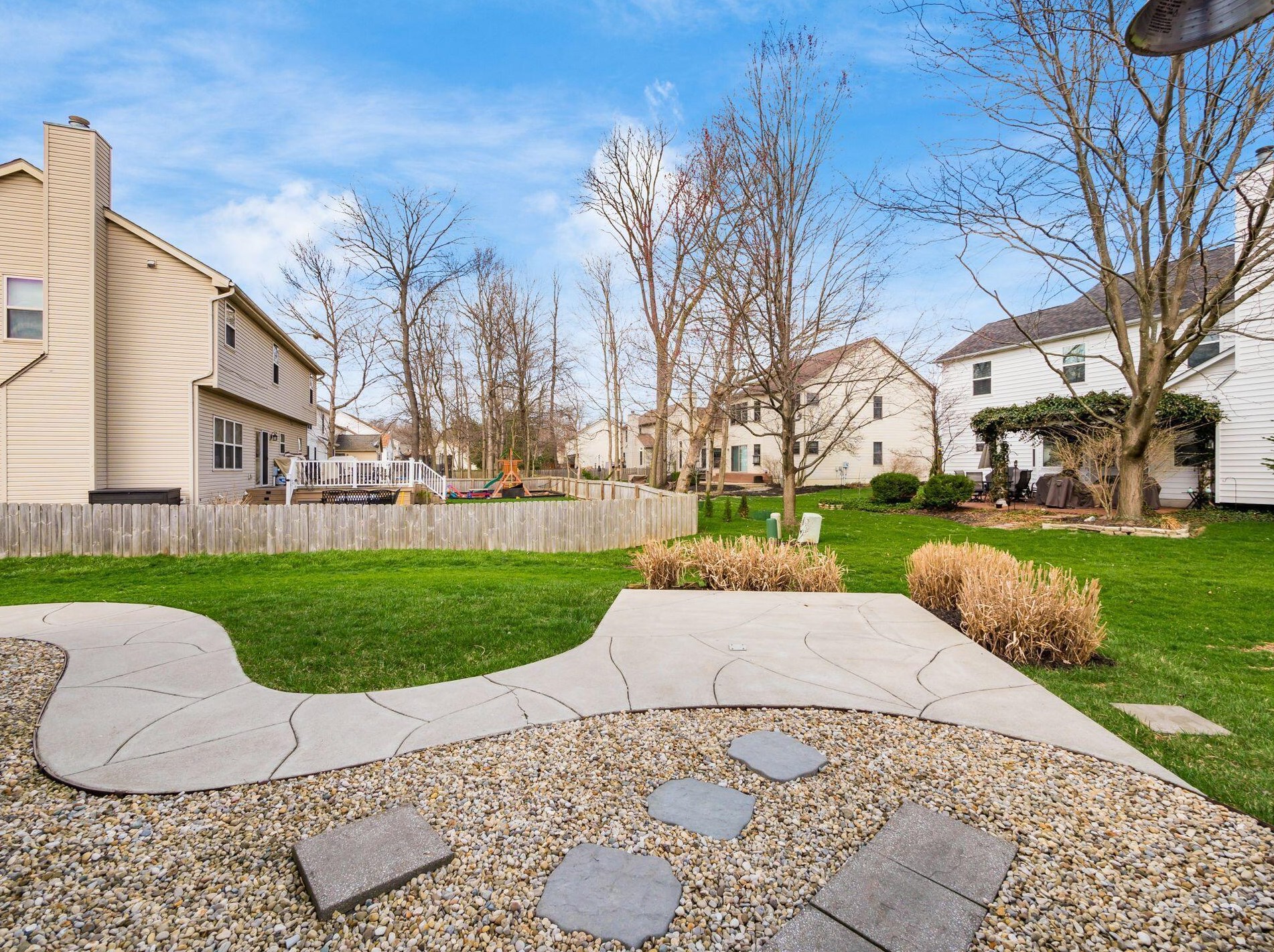 954 Gray Dr, Pickerington OH  43147-9358 exterior