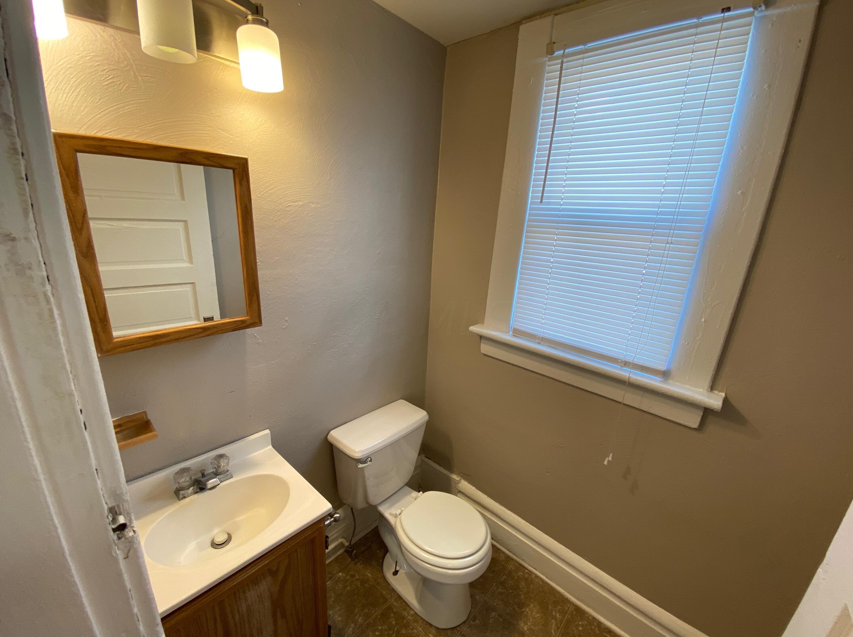 1438 Hunter Ave, Columbus OH 43201-2018 exterior