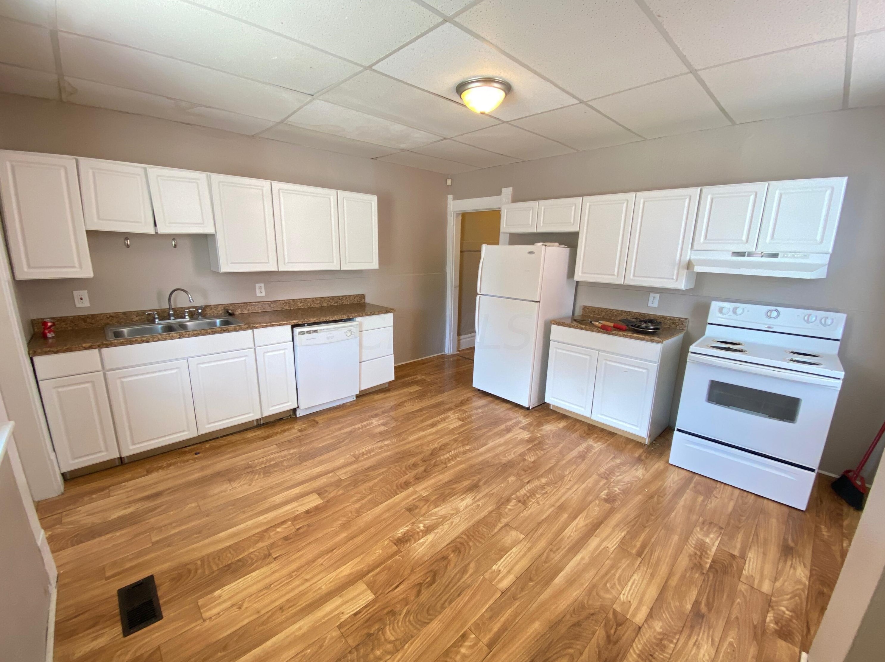 1438 Hunter Ave, Columbus OH 43201-2018 exterior