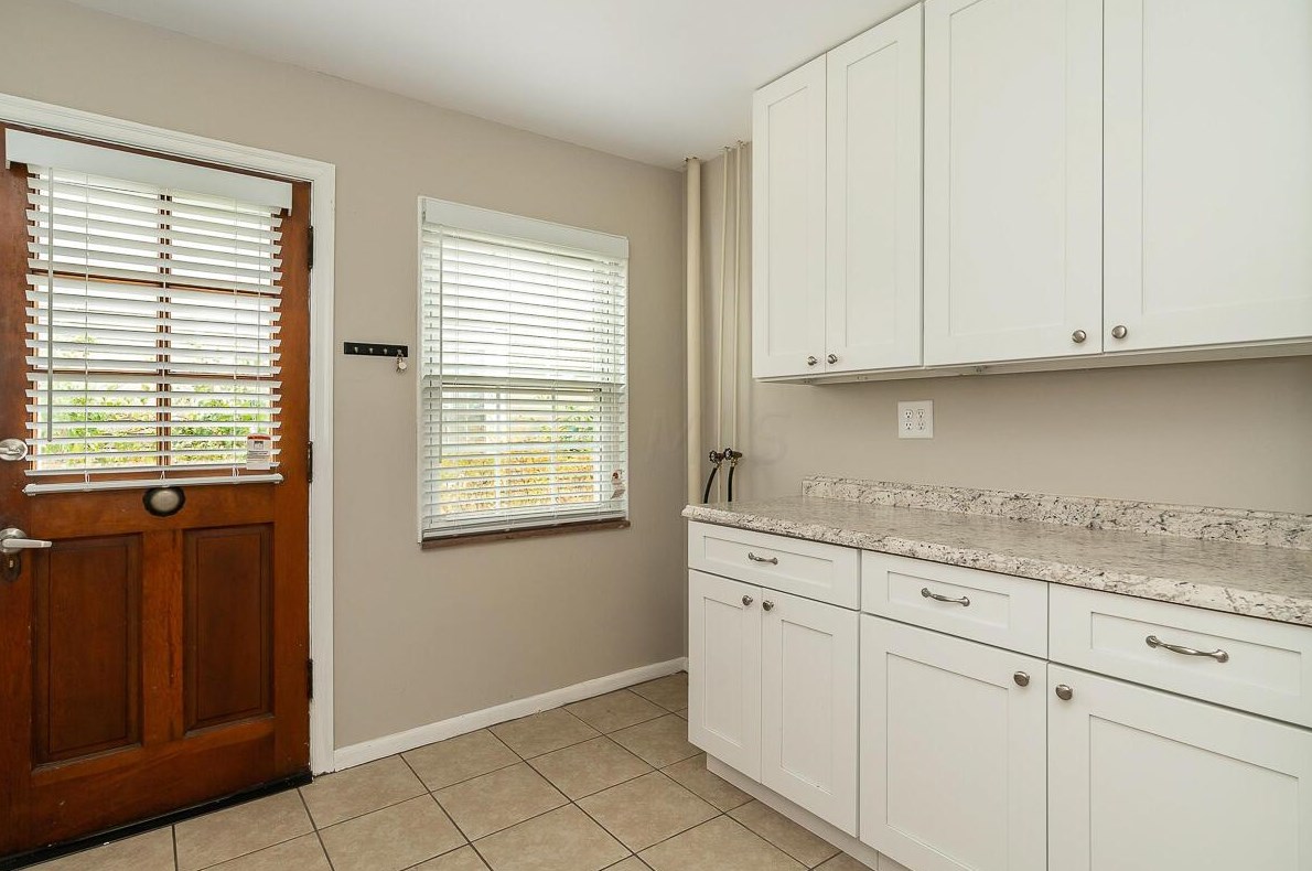 872 Copeland Rd, Columbus OH 43212-3806 exterior