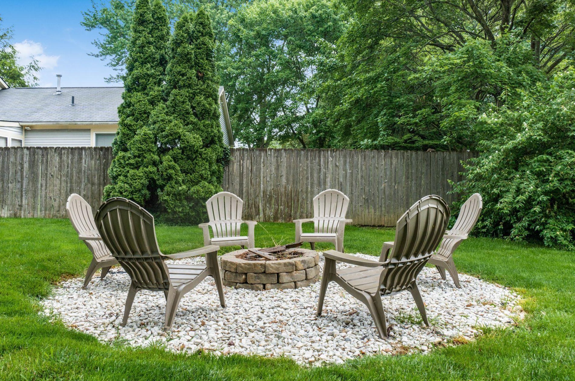 6285 Barnside Dr, Cnl Wnchstr OH  43110-9776 exterior