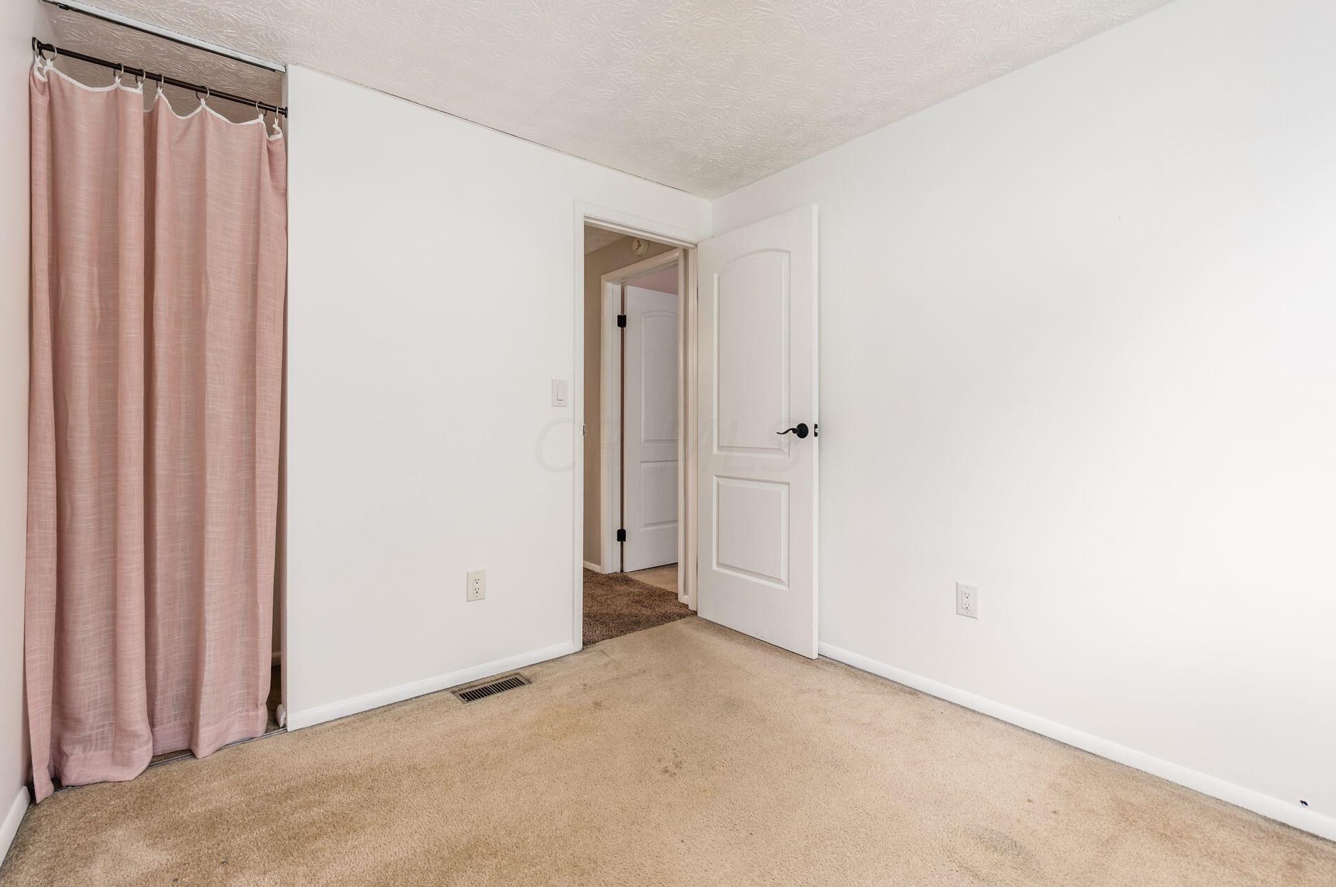 6285 Barnside Dr, Cnl Wnchstr OH  43110-9776 exterior