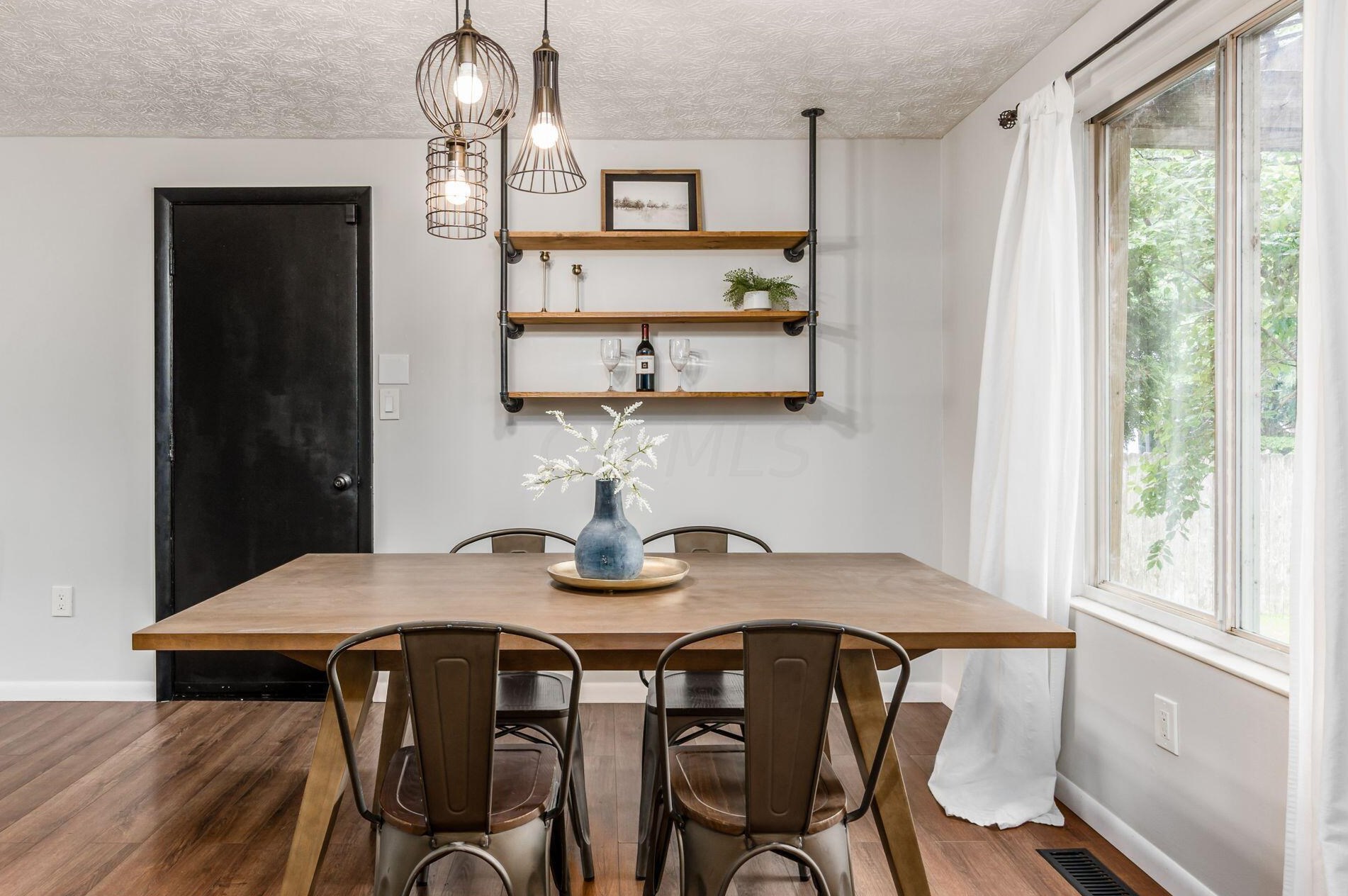 6285 Barnside Dr, Cnl Wnchstr OH  43110-9776 exterior