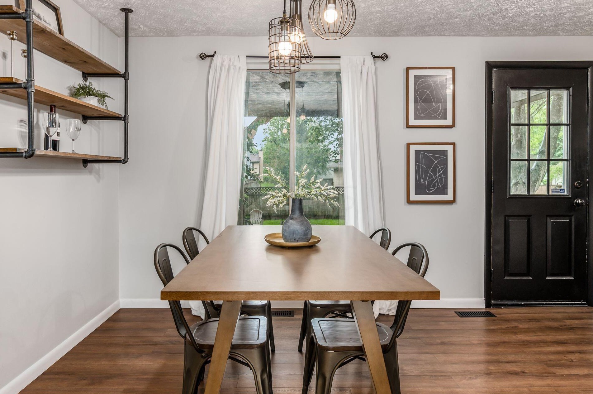 6285 Barnside Dr, Cnl Wnchstr OH  43110-9776 exterior