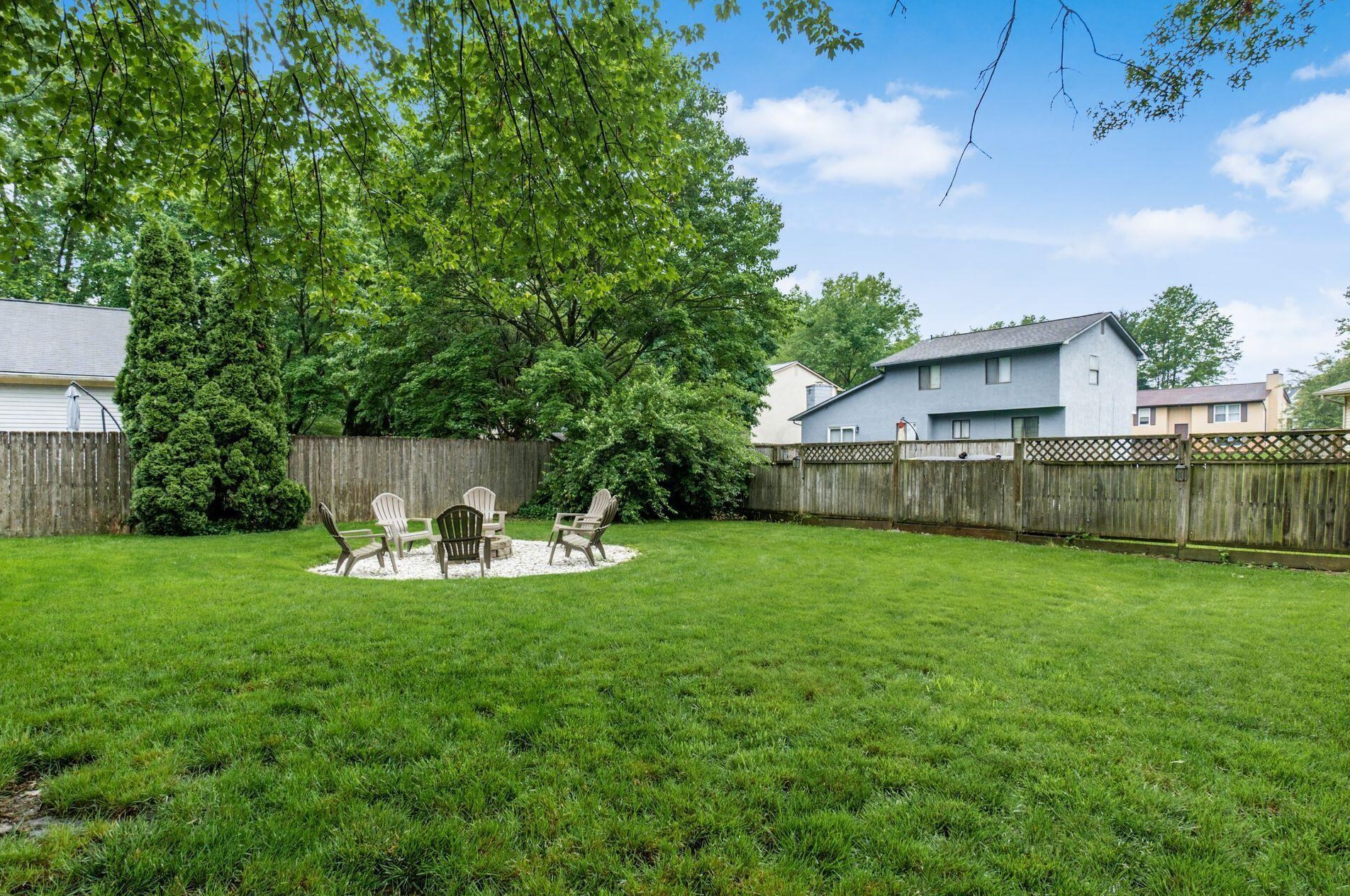 6285 Barnside Dr, Cnl Wnchstr OH  43110-9776 exterior