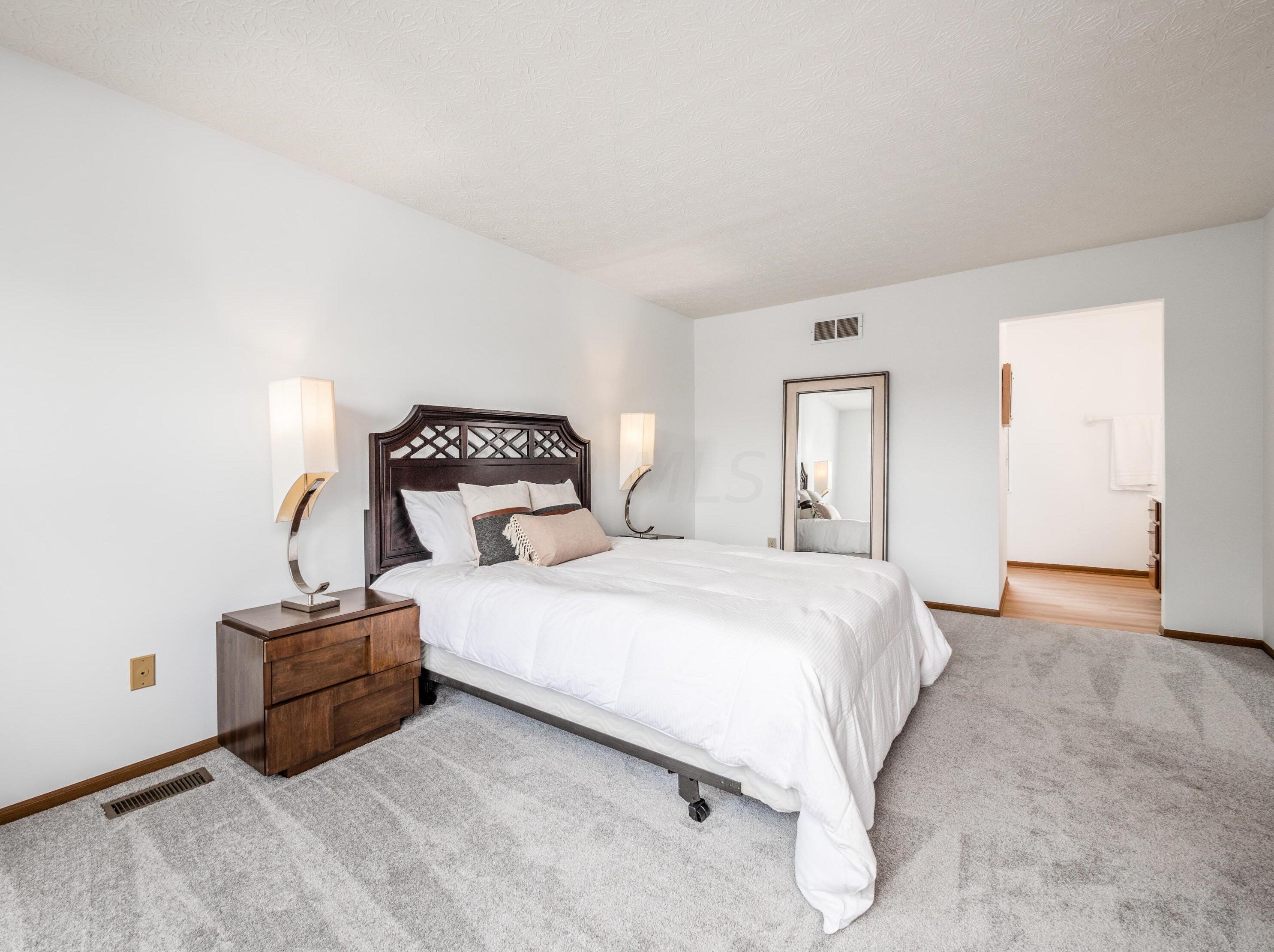 7385 Harbour Town Dr, Pickerington OH  43147-8646 exterior