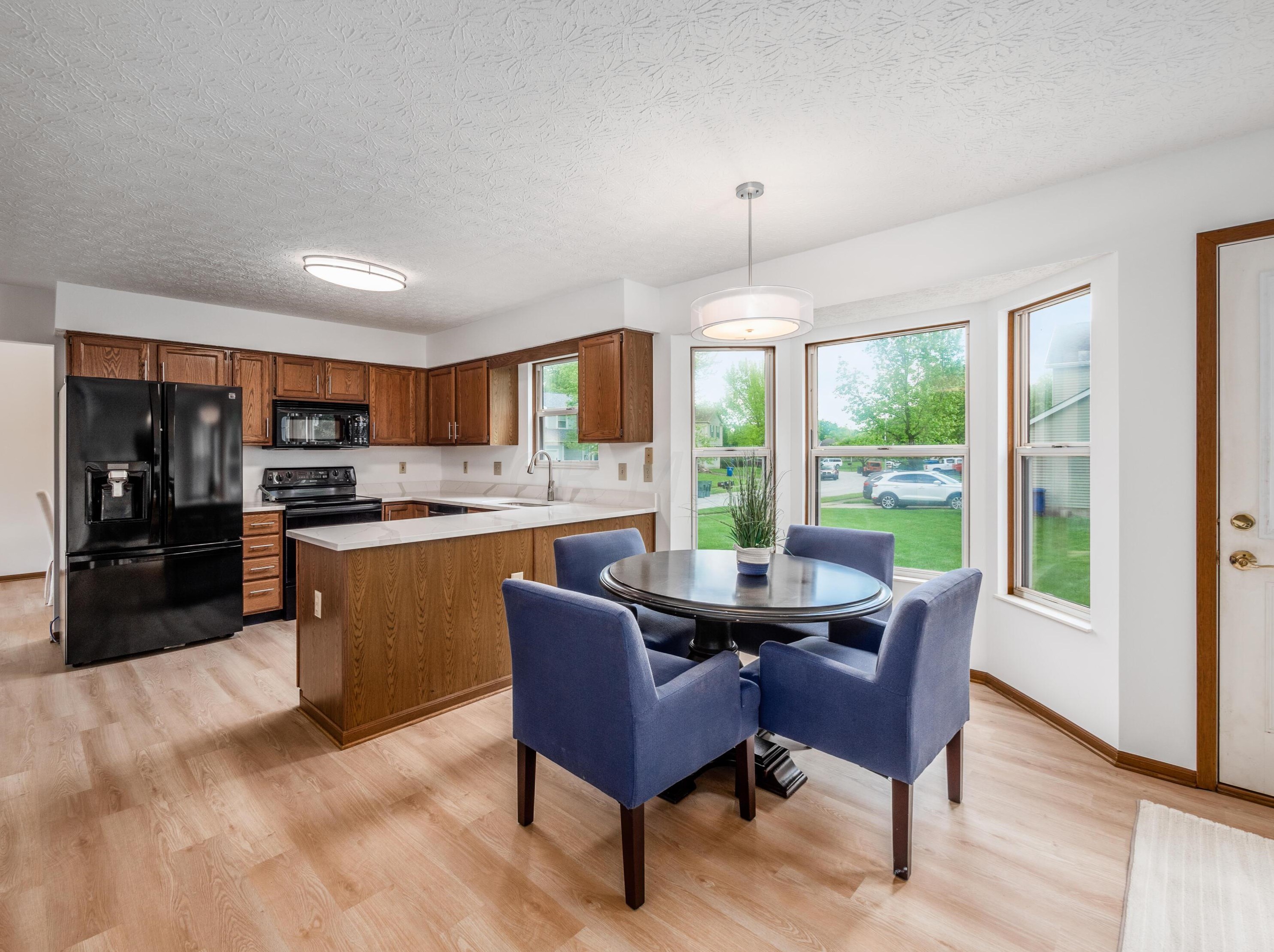 7385 Harbour Town Dr, Pickerington OH  43147-8646 exterior