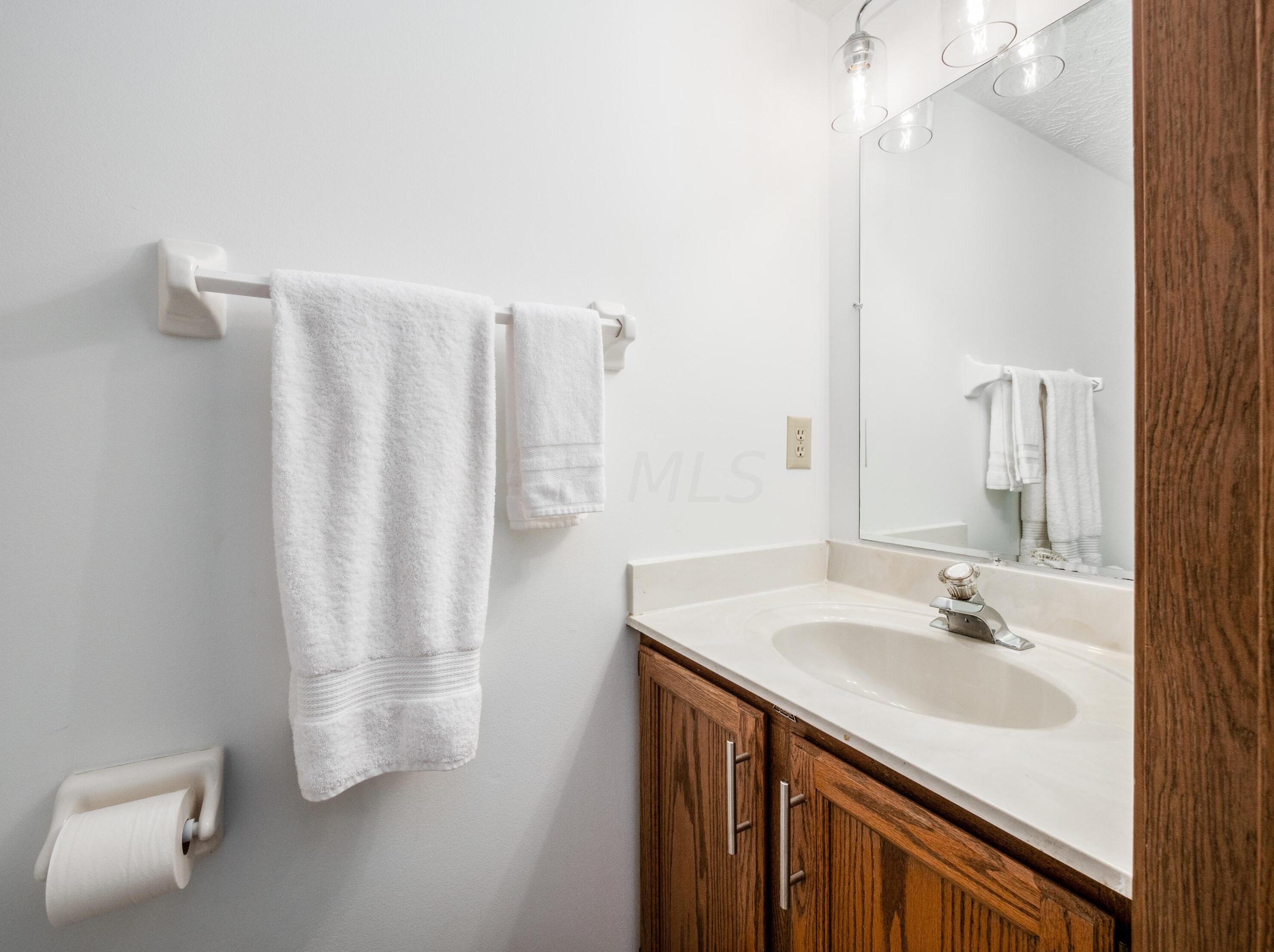 7385 Harbour Town Dr, Pickerington OH  43147-8646 exterior