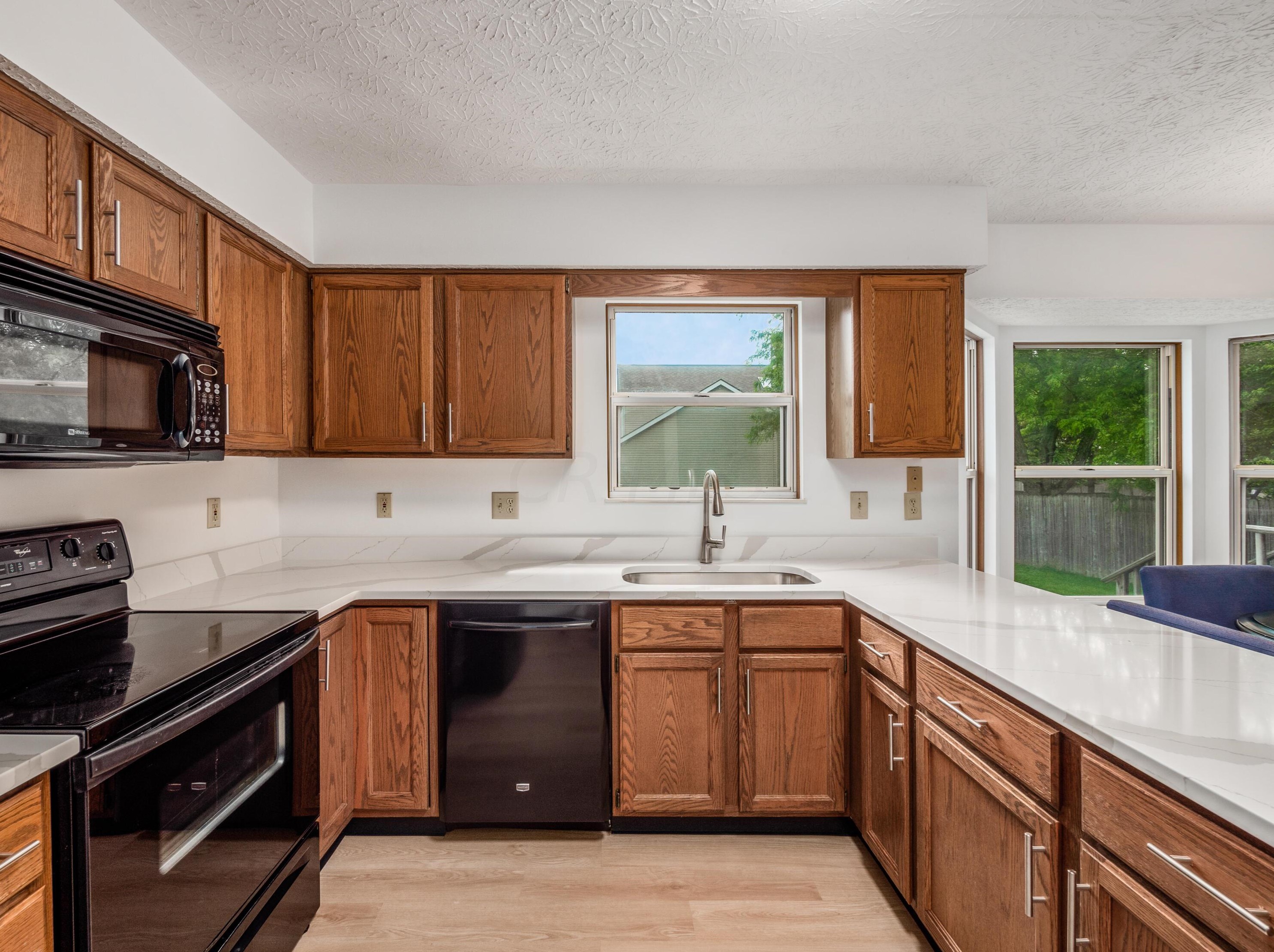 7385 Harbour Town Dr, Pickerington OH  43147-8646 exterior