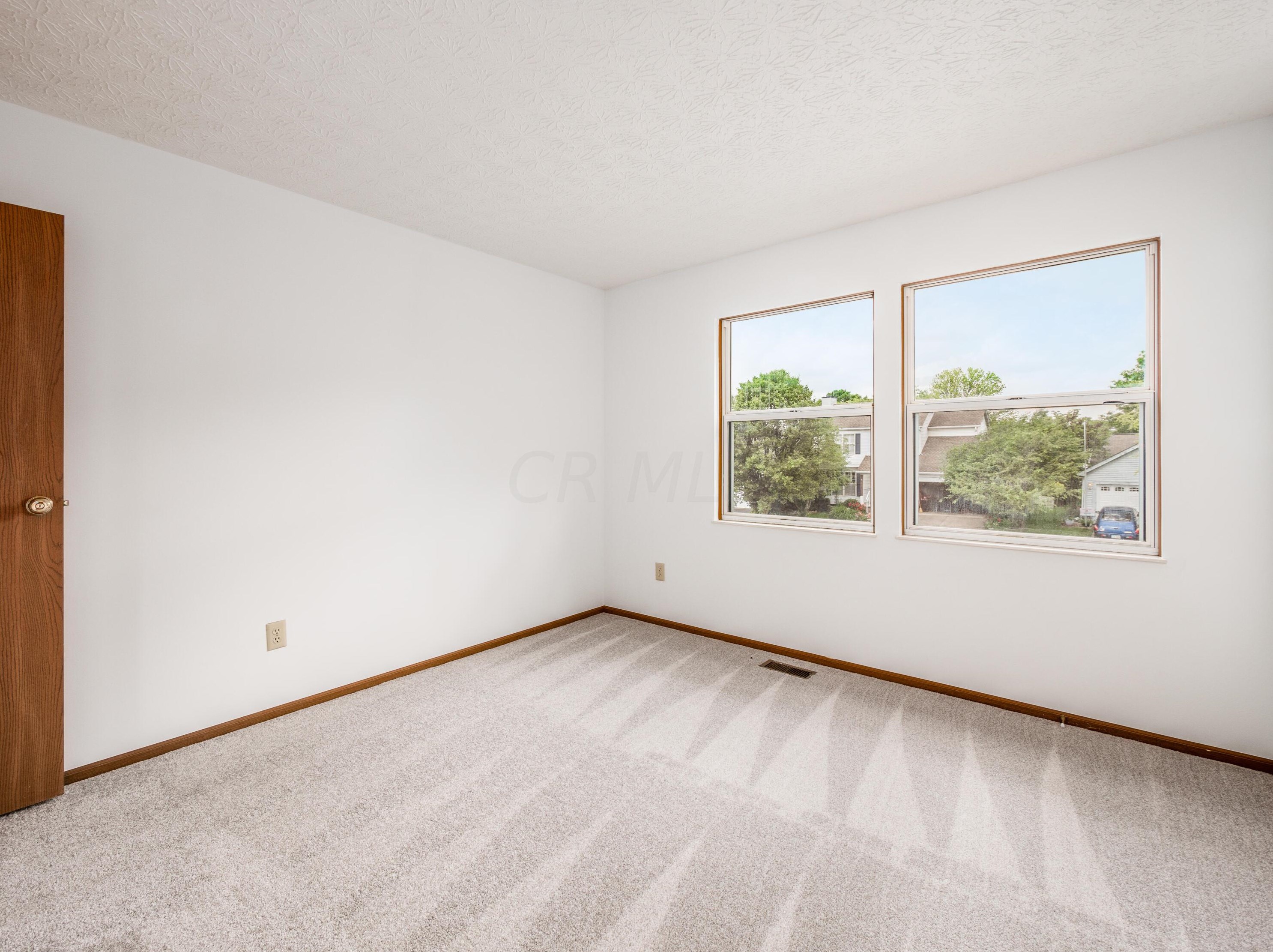 7385 Harbour Town Dr, Pickerington OH  43147-8646 exterior