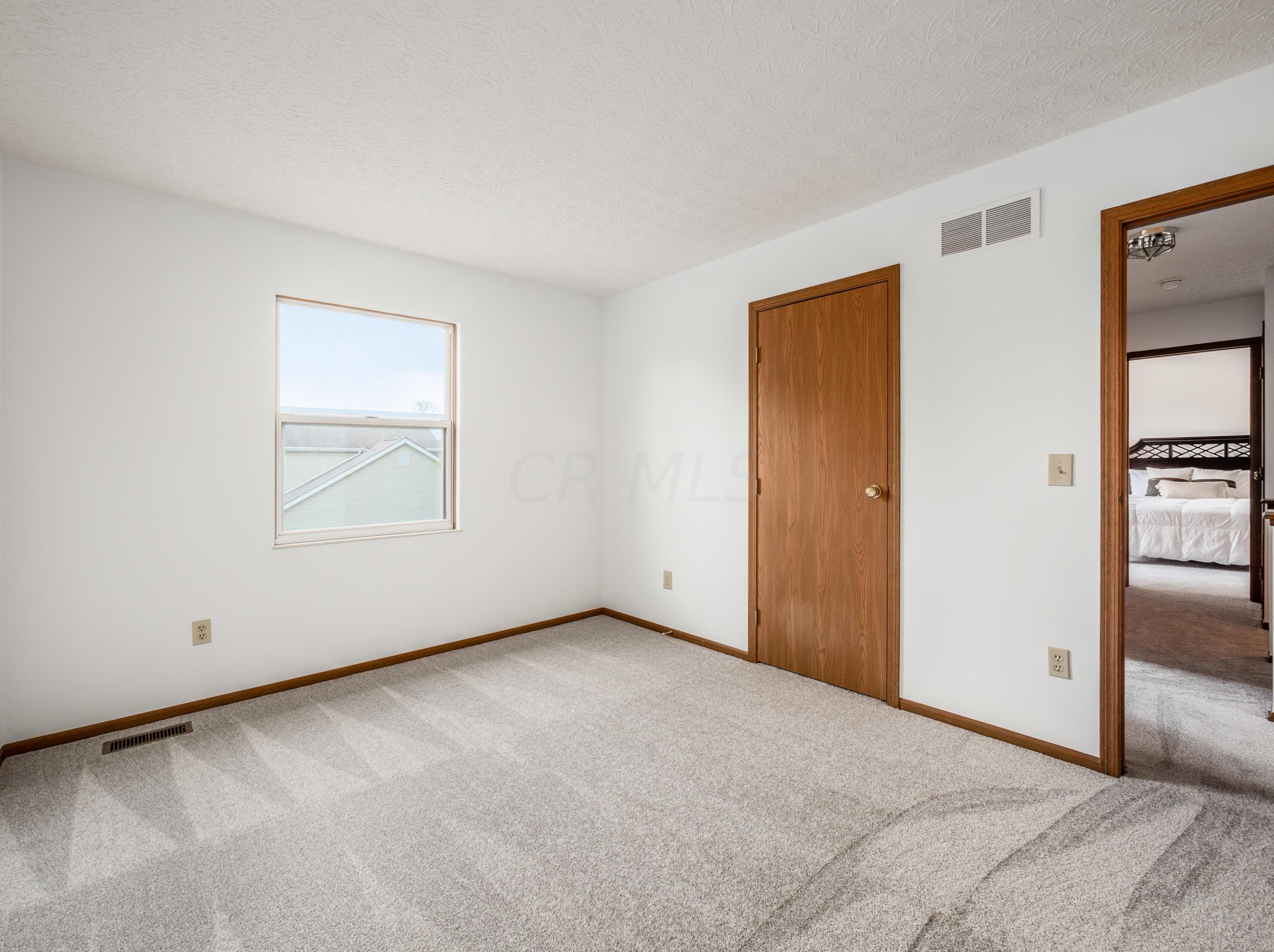 7385 Harbour Town Dr, Pickerington OH  43147-8646 exterior