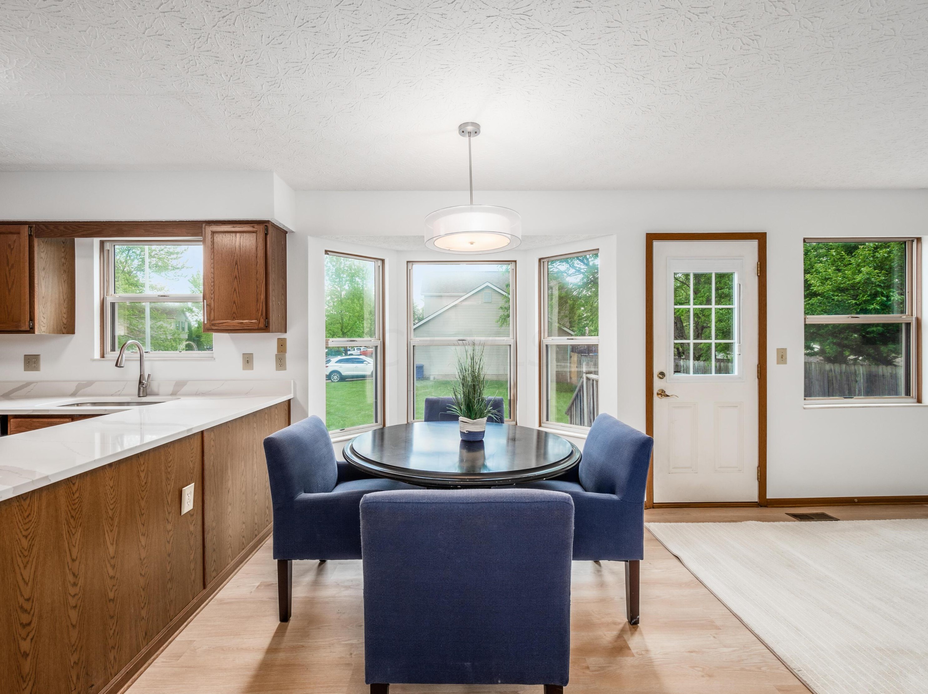 7385 Harbour Town Dr, Pickerington OH  43147-8646 exterior