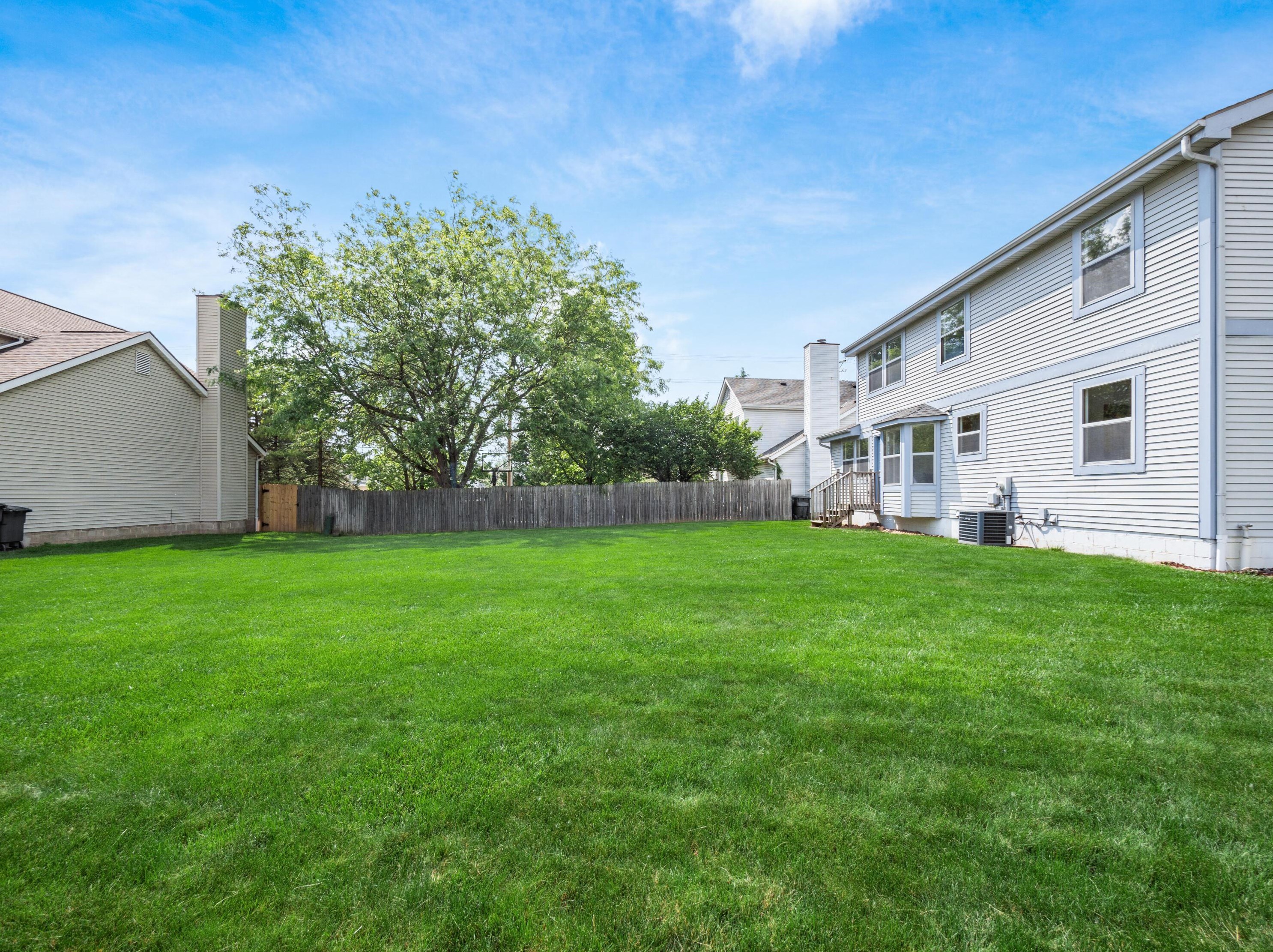 7385 Harbour Town Dr, Pickerington OH  43147-8646 exterior