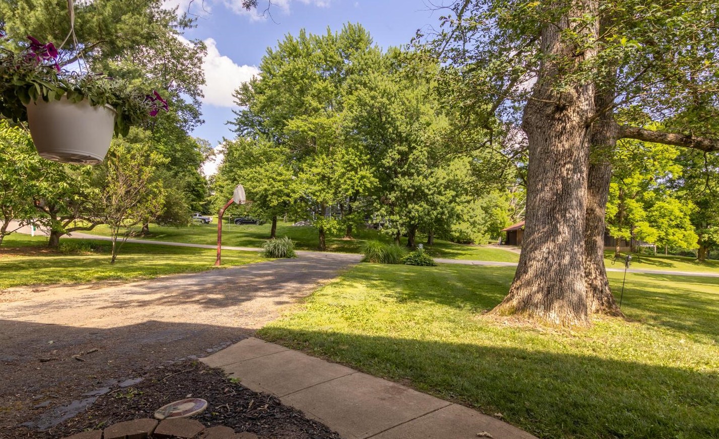 433 Wooster Way, Lancaster OH 43130-9236 exterior