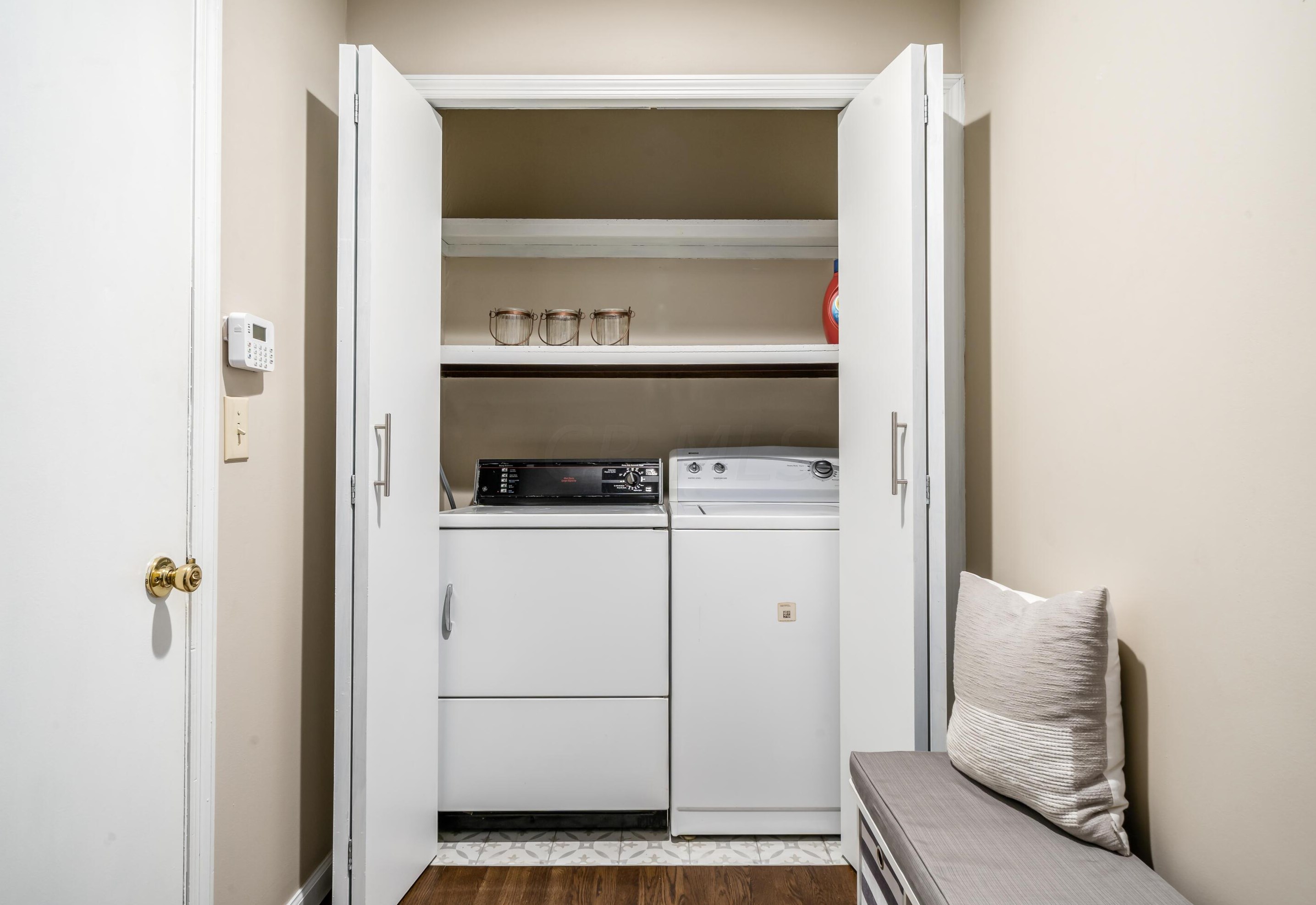 2101 Coach Rd, Columbus OH 43220-2941 exterior