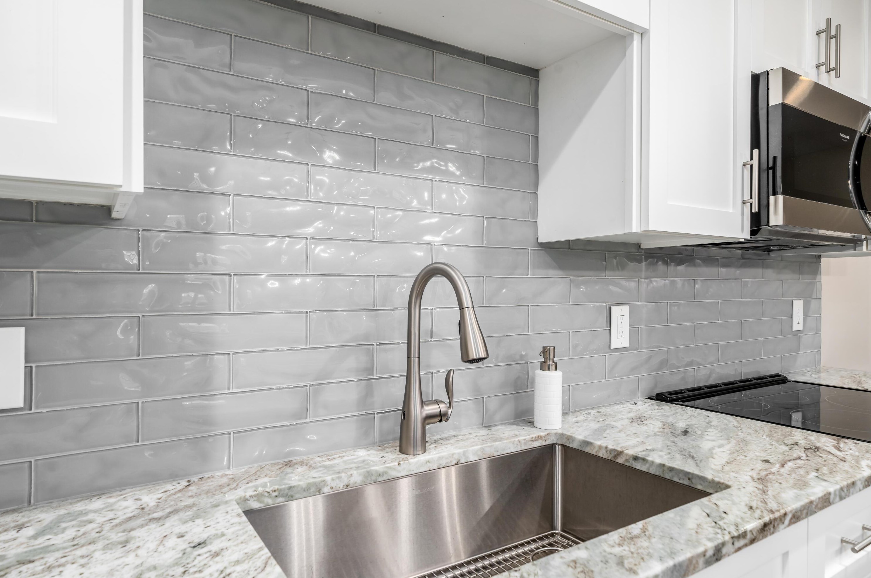 2101 Coach Rd, Columbus OH 43220-2941 exterior