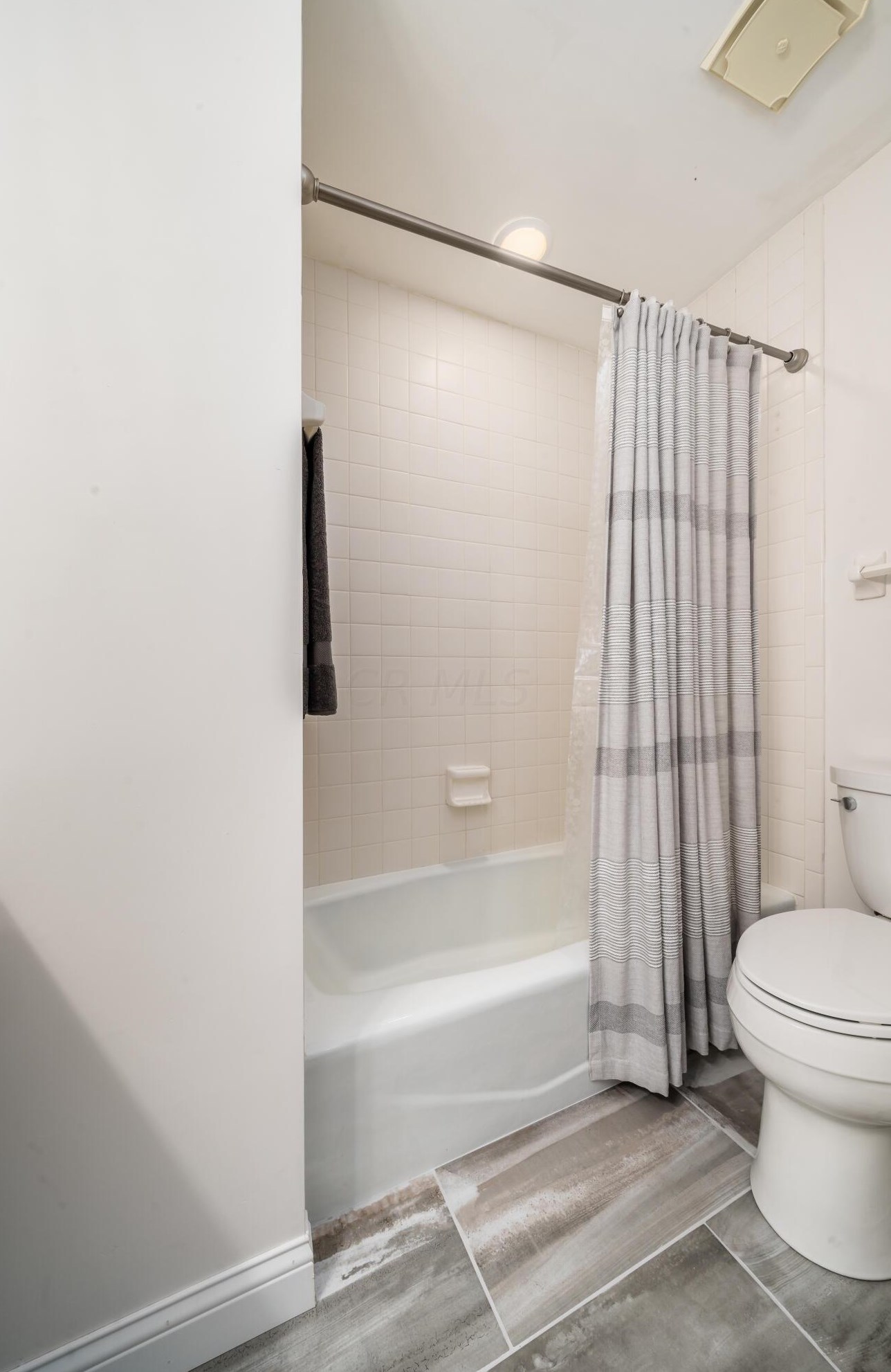 2101 Coach Rd, Columbus OH 43220-2941 exterior