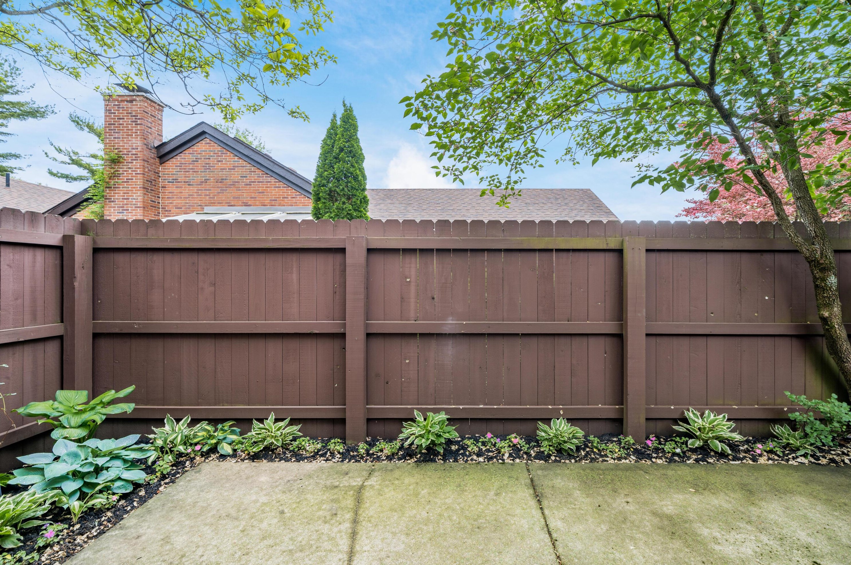 2101 Coach Rd, Columbus OH 43220-2941 exterior