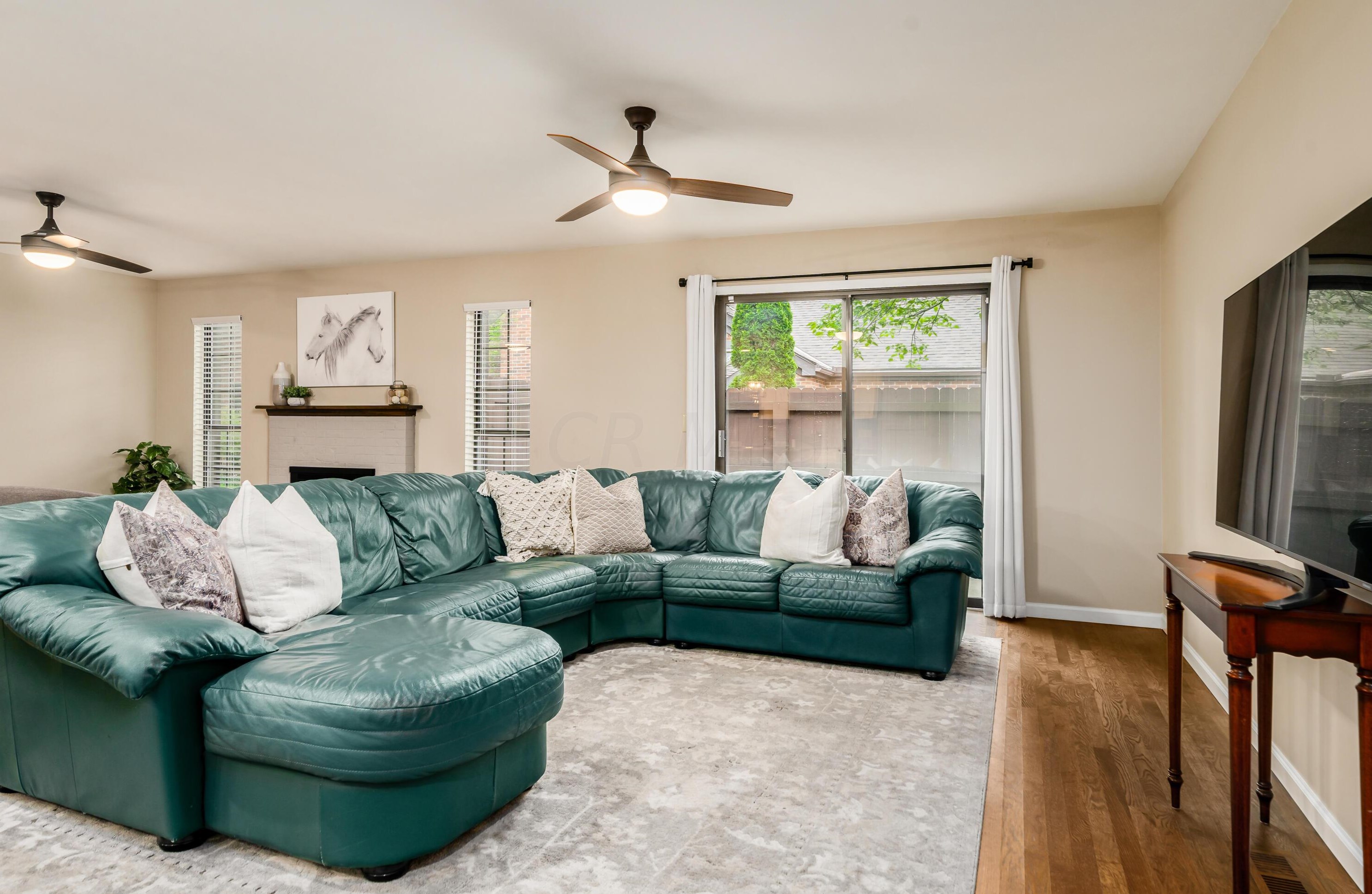 2101 Coach Rd, Columbus OH 43220-2941 exterior