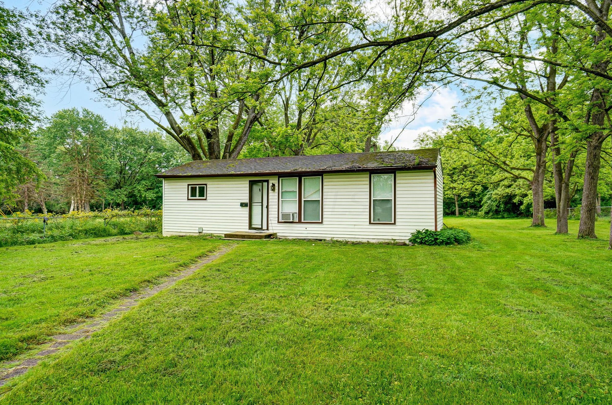 999 Hart Rd, Columbus OH  43223-3864 exterior