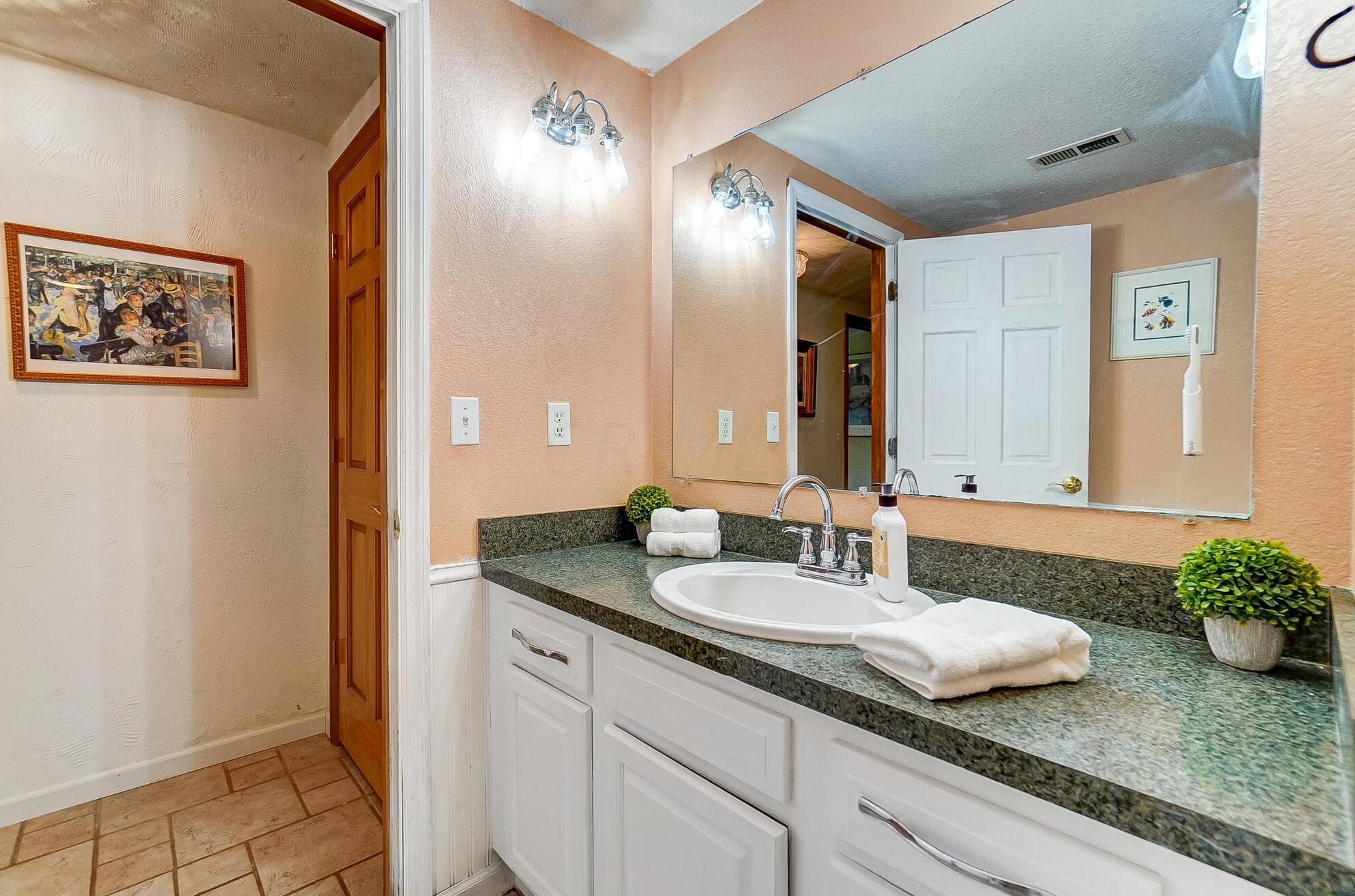 999 Hart Rd, Columbus OH  43223-3864 exterior