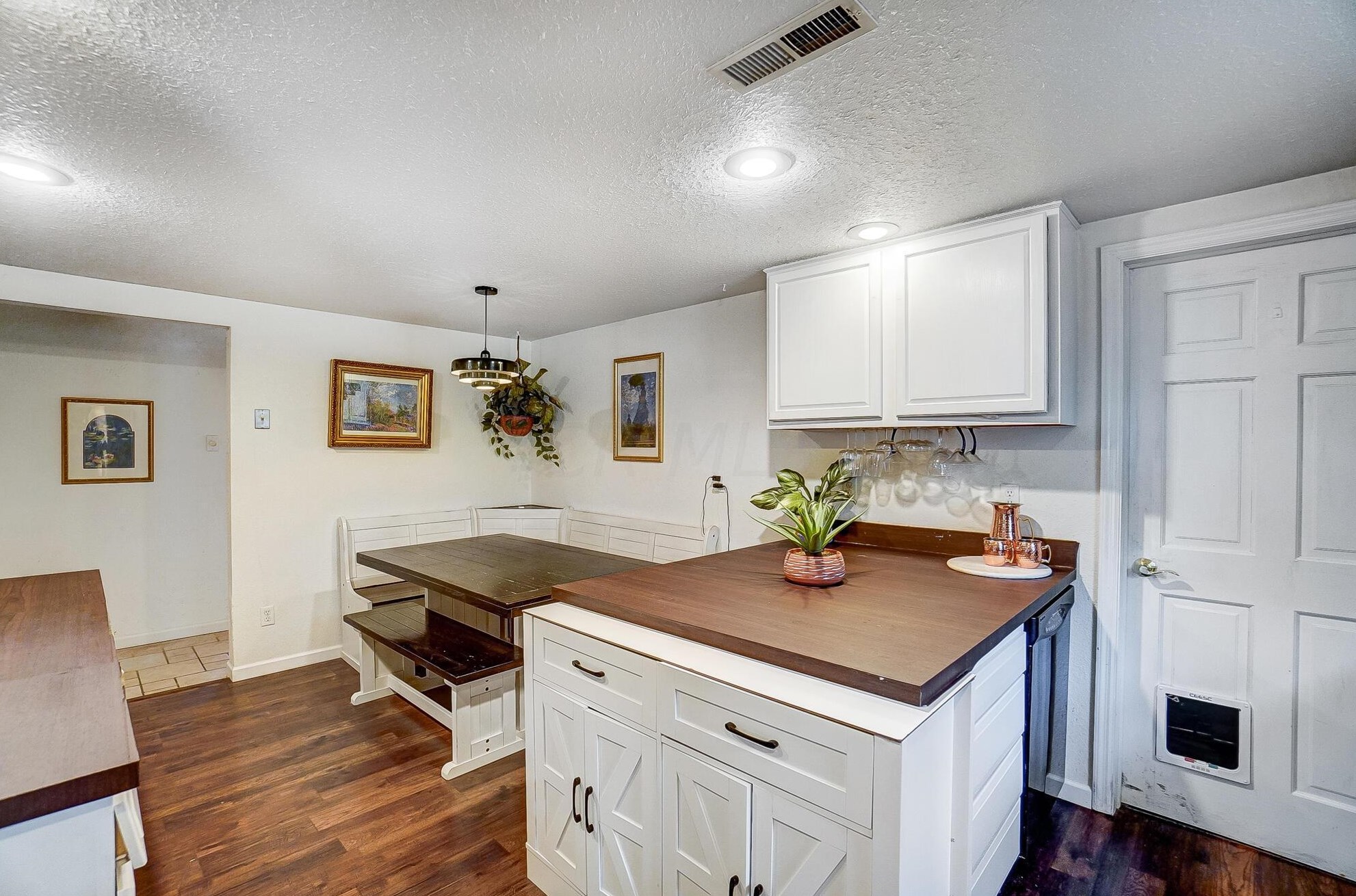 999 Hart Rd, Columbus OH  43223-3864 exterior