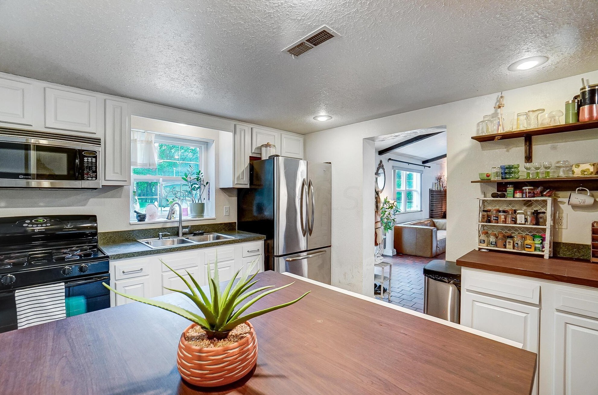 999 Hart Rd, Columbus OH  43223-3864 exterior