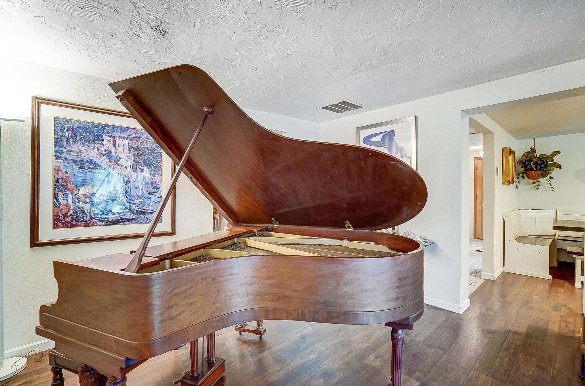 999 Hart Rd, Columbus OH  43223-3864 exterior